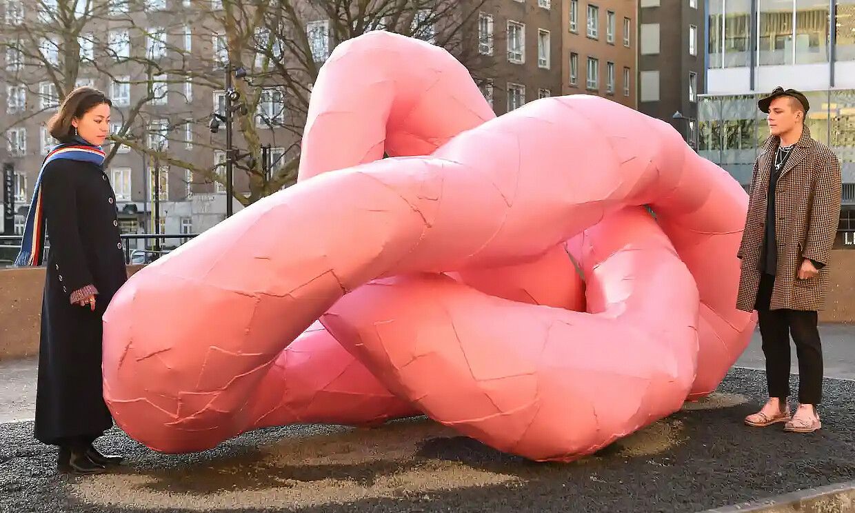 Franz West, Rrose/Drama 2001. Telenor Art Collection.