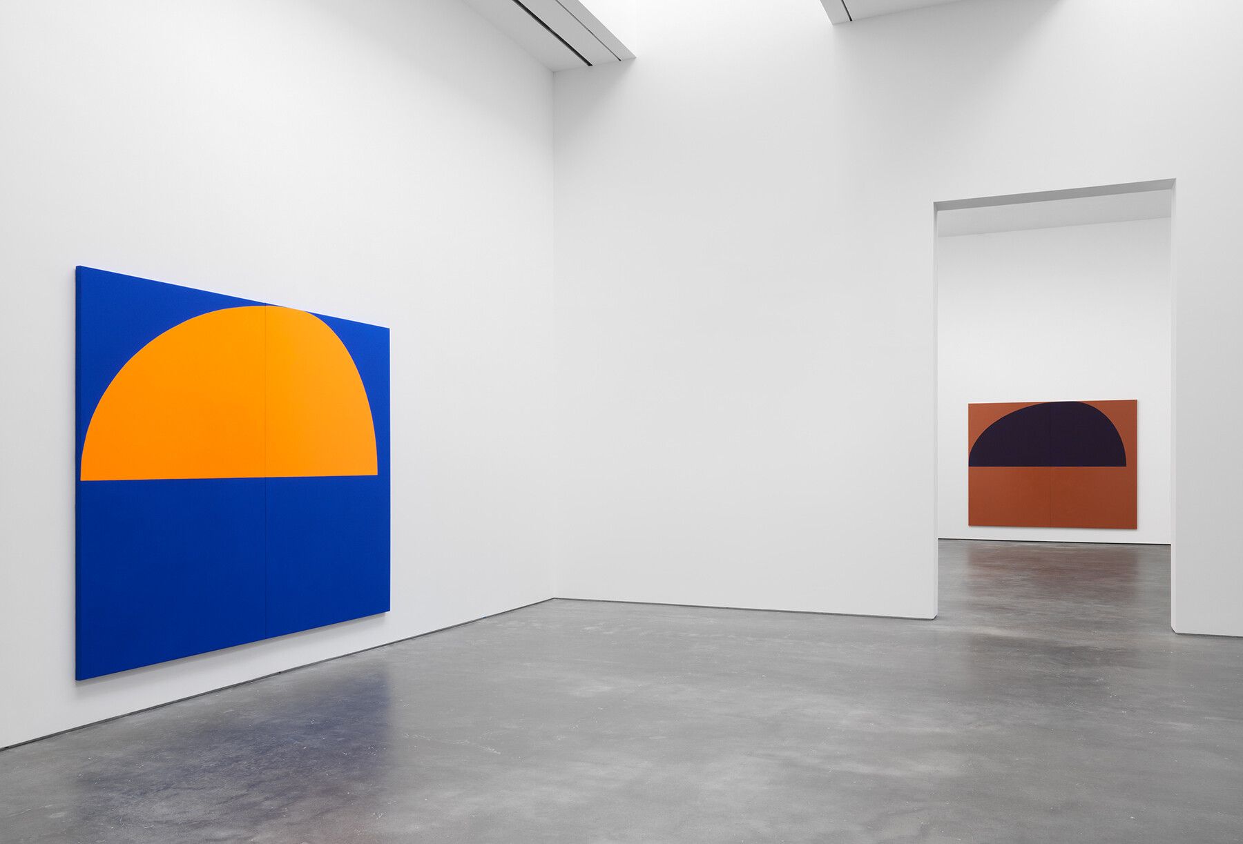 An installation view of an exhibition titled Suzan Frecon: oil paintings, at David Zwirner, New York, in 2020.