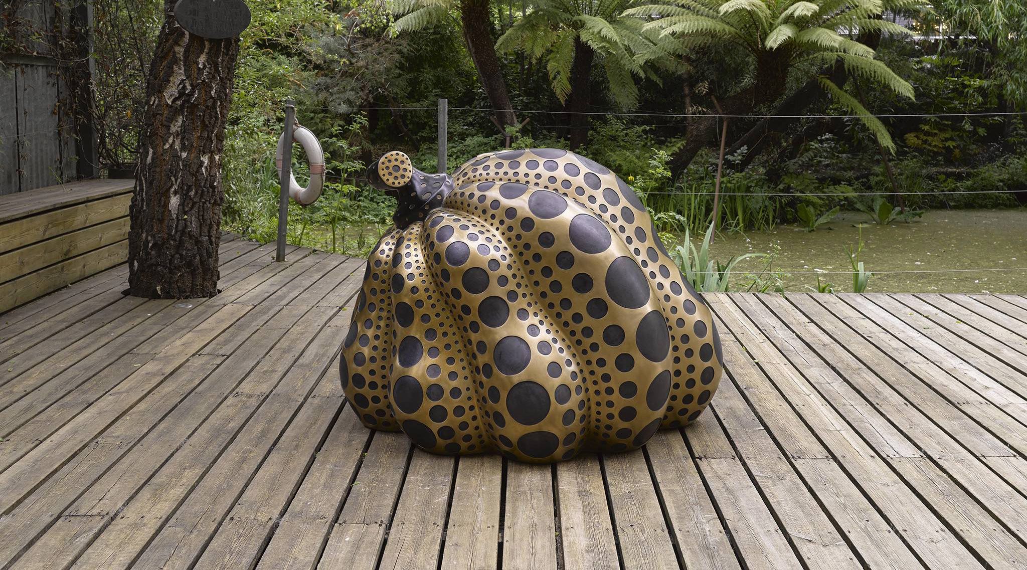An installation view of an exhibition titled Yayoi Kusama: I Want Your Tears to Flow with the Words I Wrote at Victoria miro, London, in 2021.