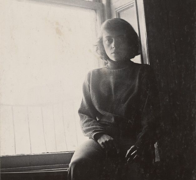 A photo by Walter Silver of Joan Mitchell, dated 1950-1959.
