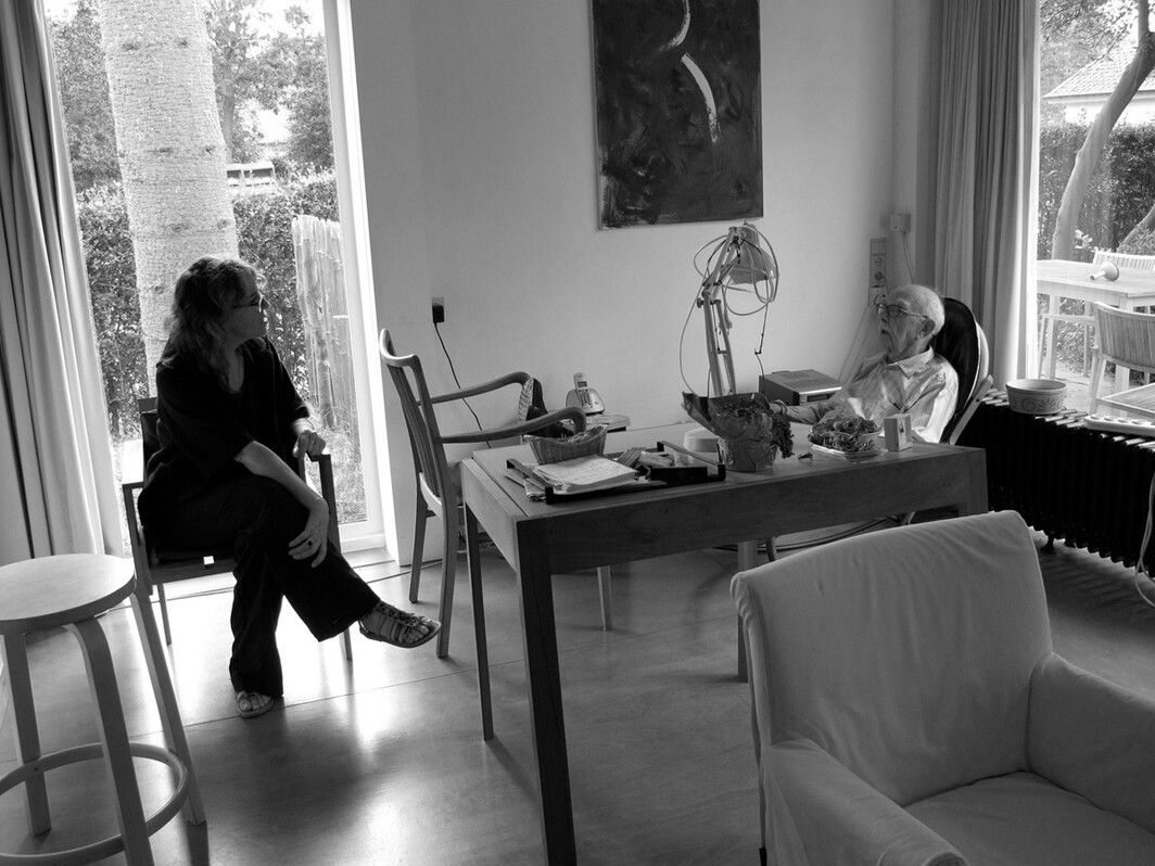 A photograph of Rebecca Morris with Raoul De Keyser, dated 2013