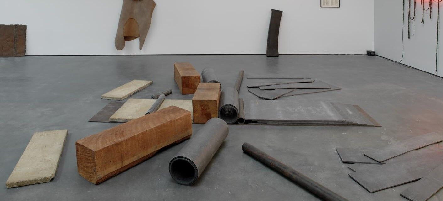 Installation view of the exhibition Richard Serra: Early Work, at David Zwirner in New York, dated 2013.