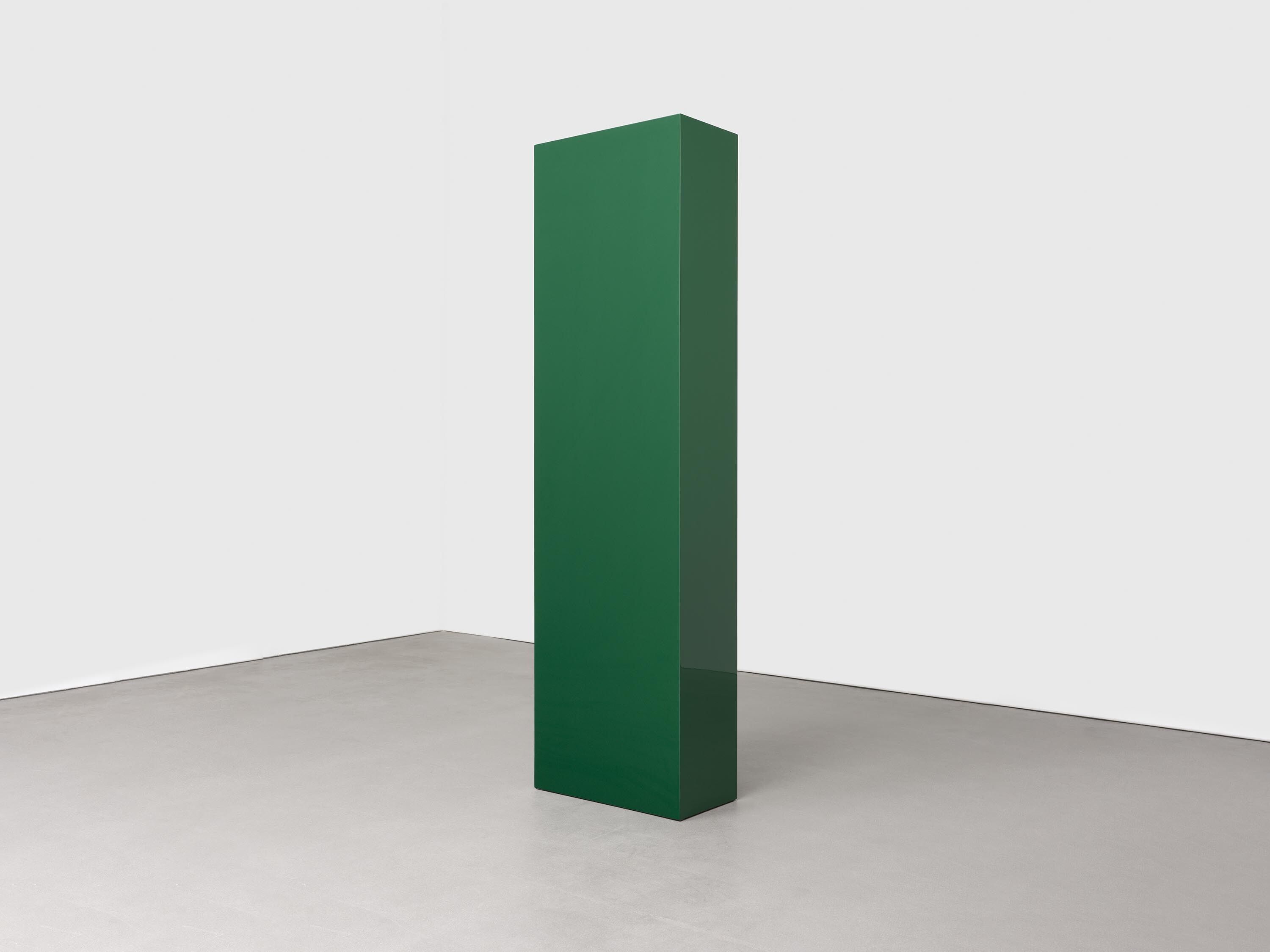 A sculpture by John McCracken, titled Siskiyou, dated 1988.