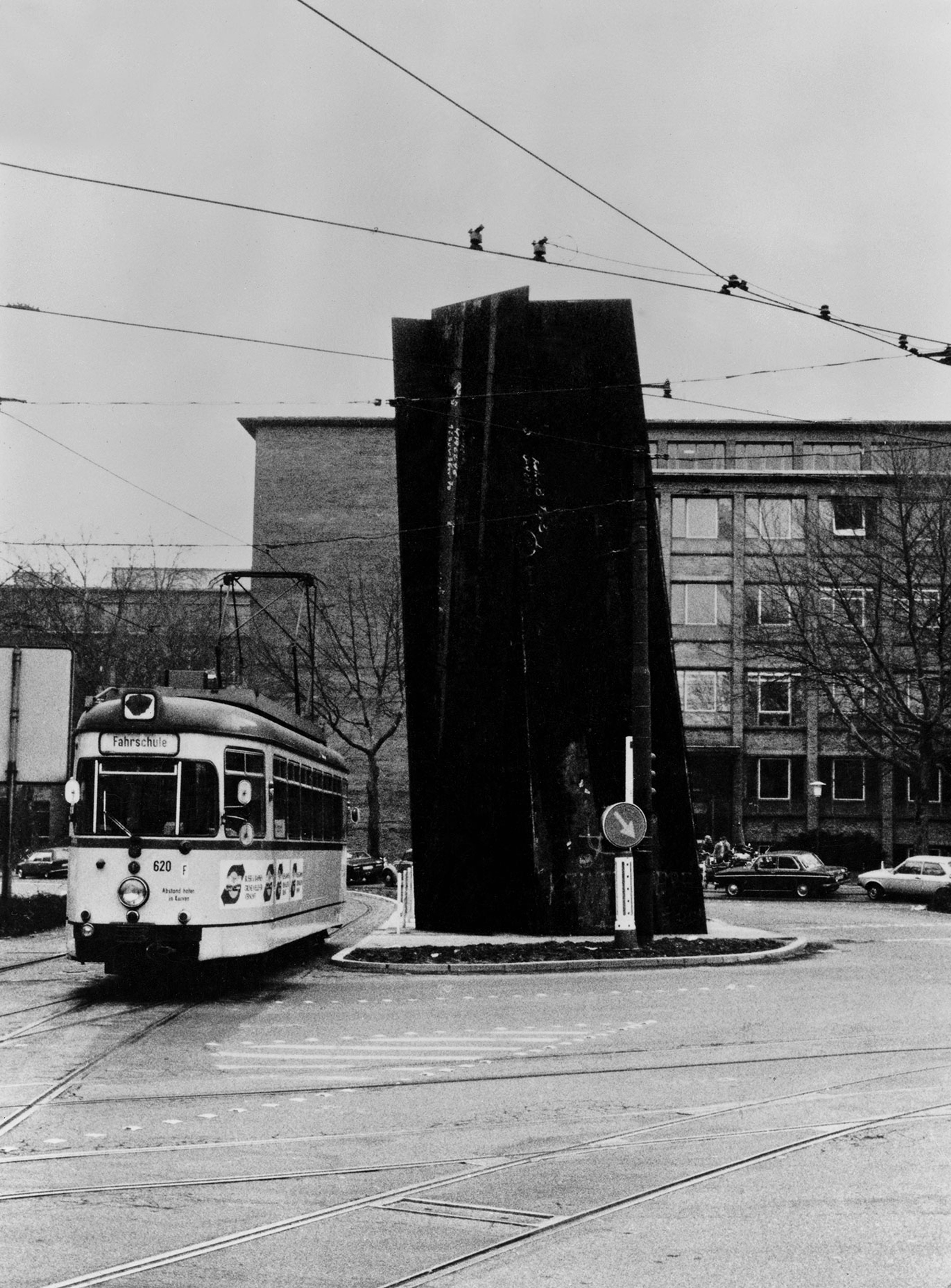 A sculpture by Richard Serra titled Terminal, dated 1977.