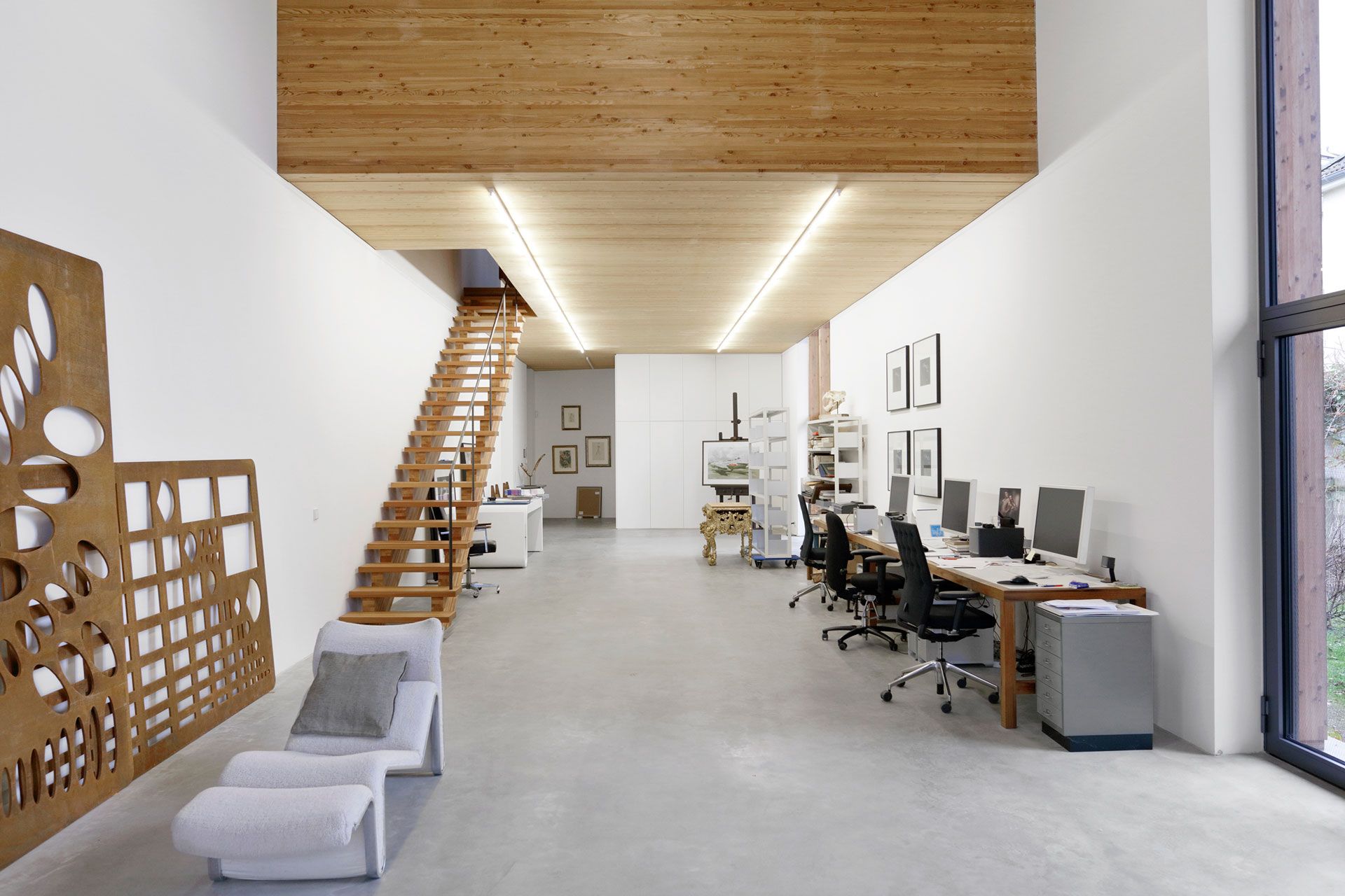A photograph of Thomas Ruff's studio, dated 2020. Photo by Juergen Staack