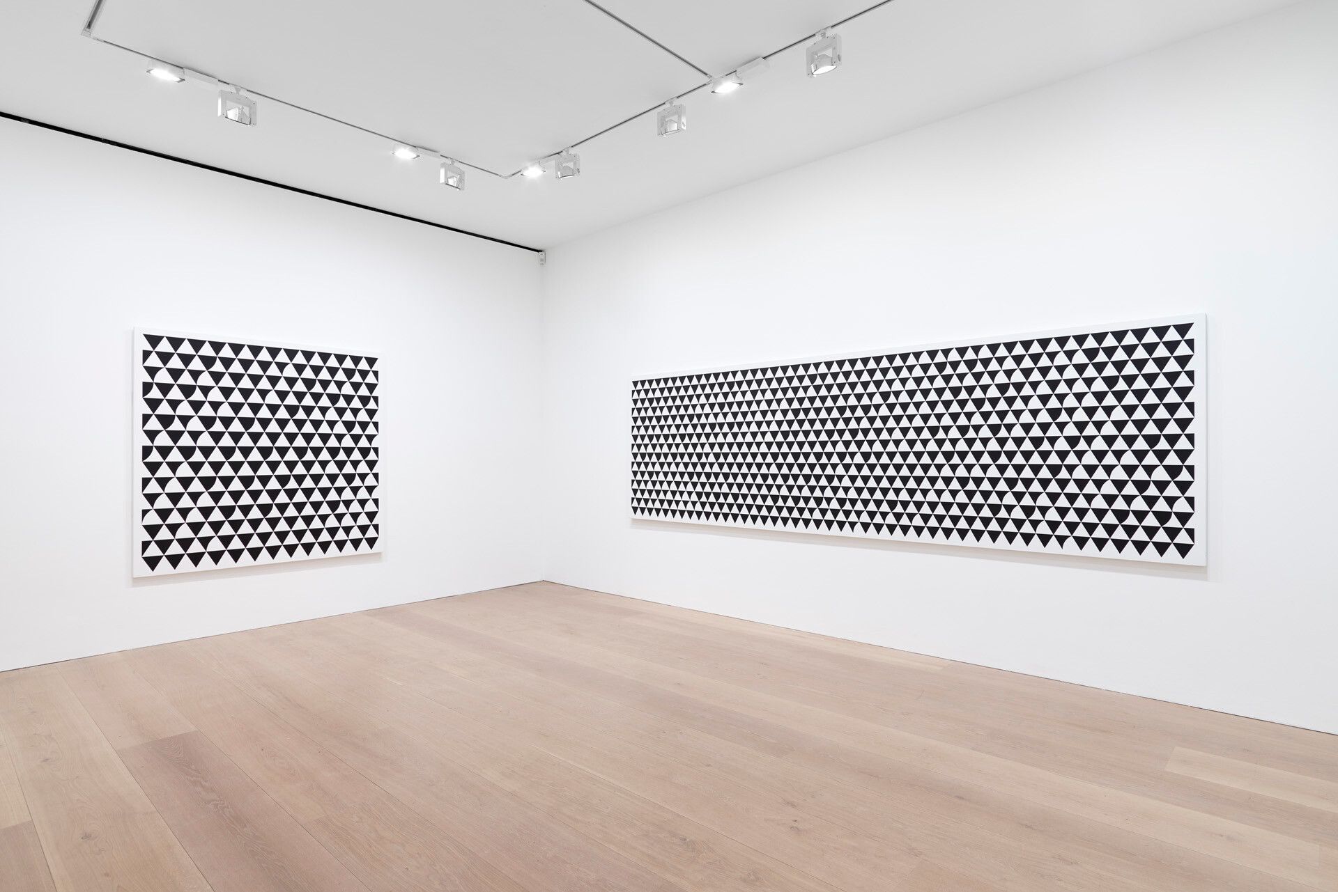 Installation view of the exhibition Bridget Riley: Recent Paintings, at David Zwirner in New York, dated 2018.