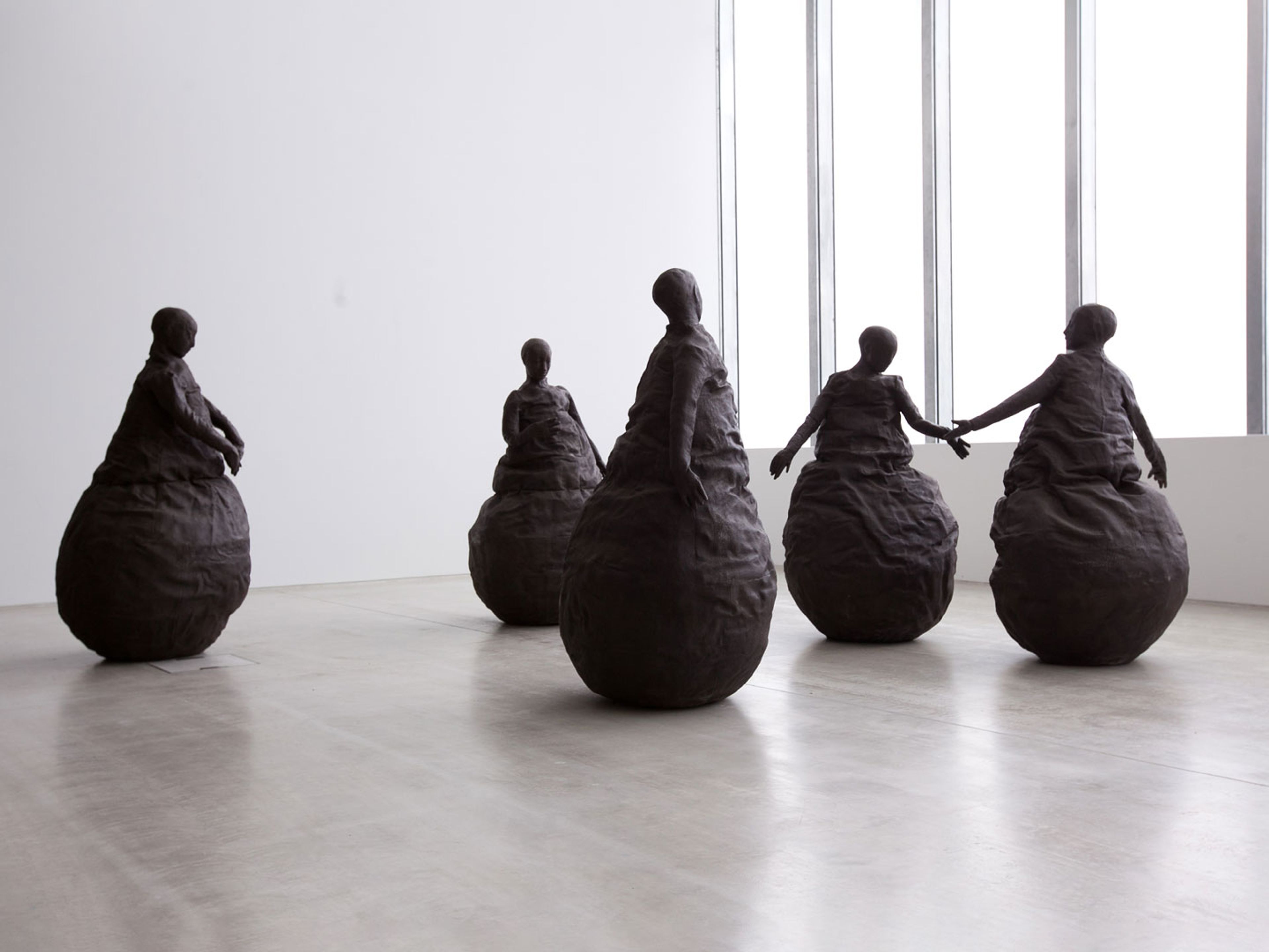 A mixed media sculptural installation by Juan Muñoz, titled Conversation Piece III, dated 2001, at Turner Contemporary, un Margate, United Kingdom, in 2013. 