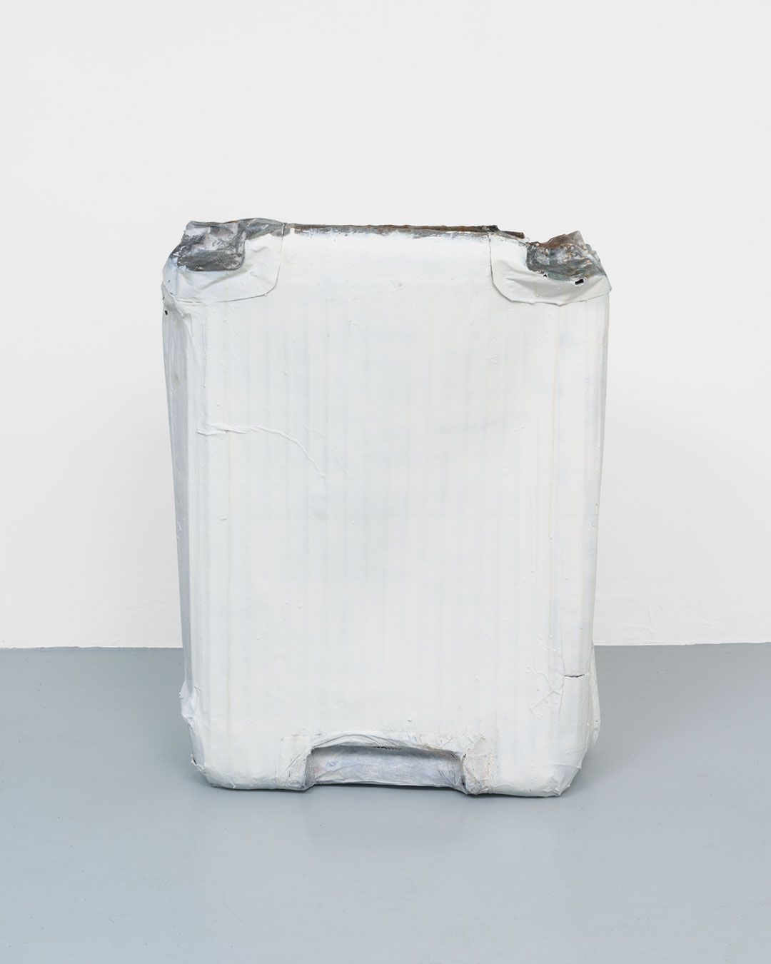 An untitled sculpture by Andrei Koschmieder, dated 2019.