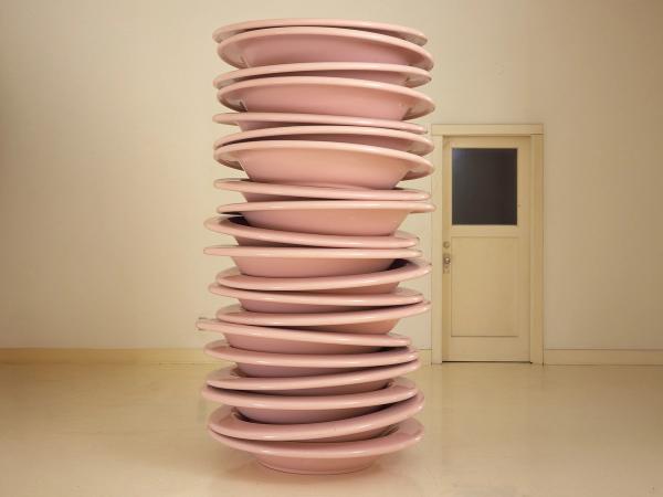 Robert Therrien — No title (stacked plates, pink)