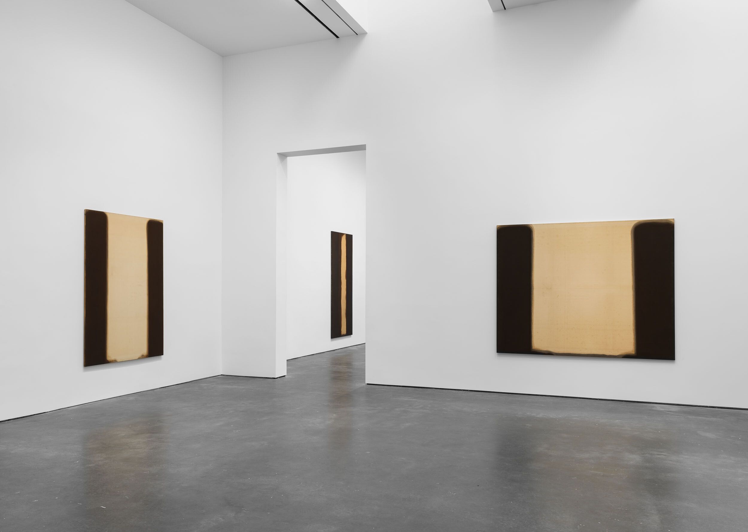 An installation view of the exhibition, Yun Hyong-keun, dated 2017.