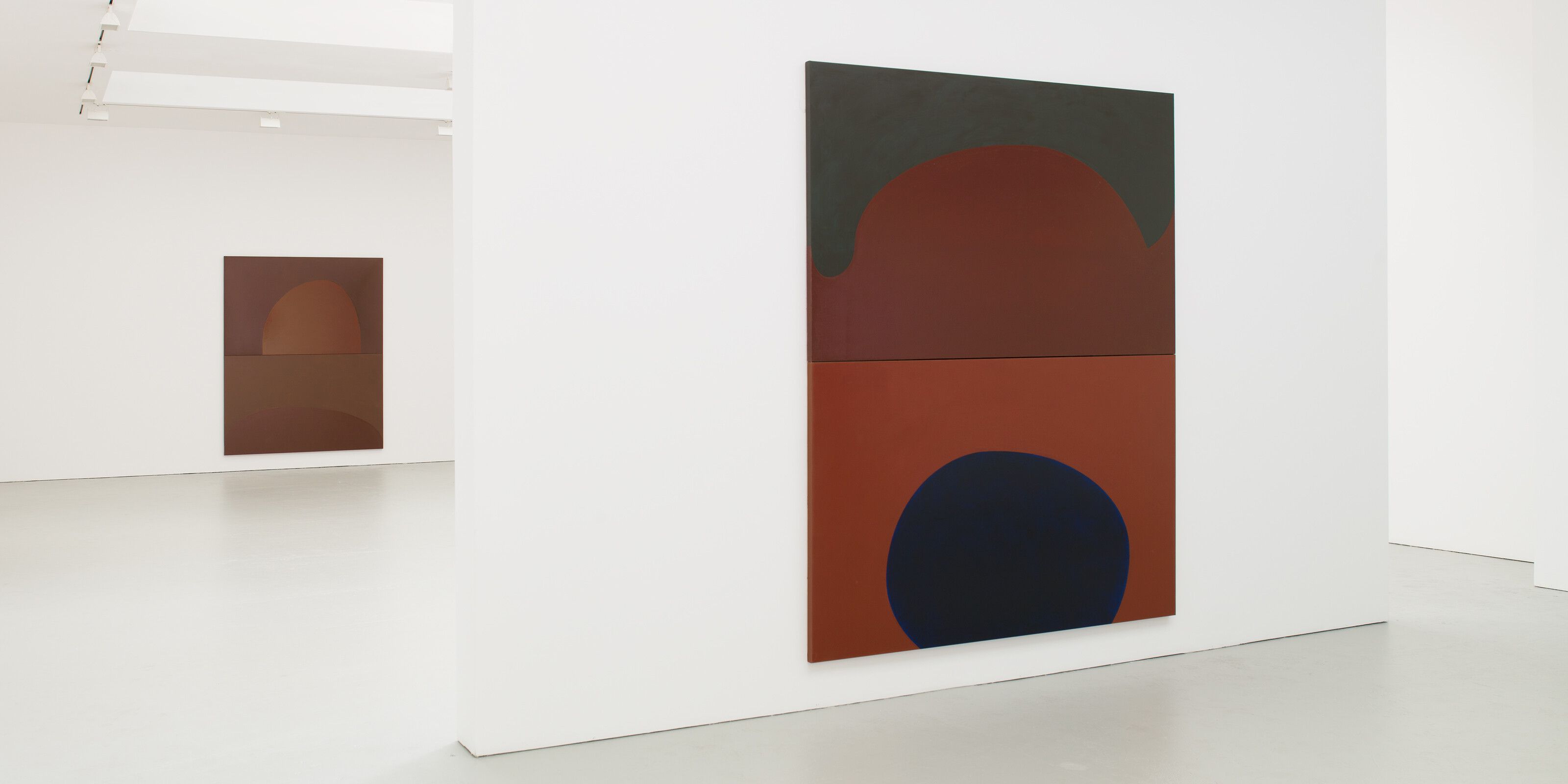 Installation view of the exhibition Suzan Frecon: recent painting, at David Zwirner in New York, dated 2010.