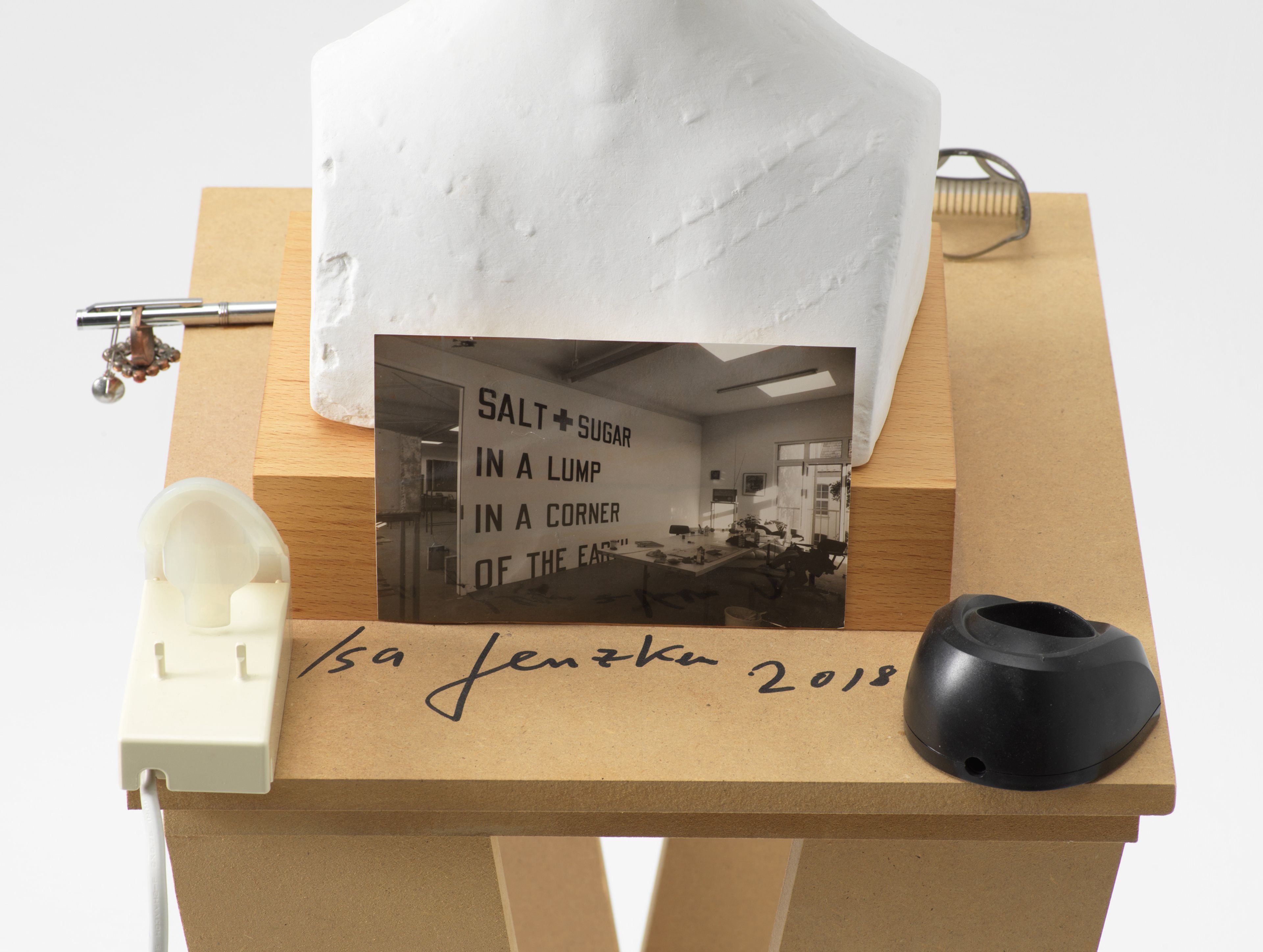 A detail of a sculpture by Isa Genzken titled Nefertiti, dated 2018.