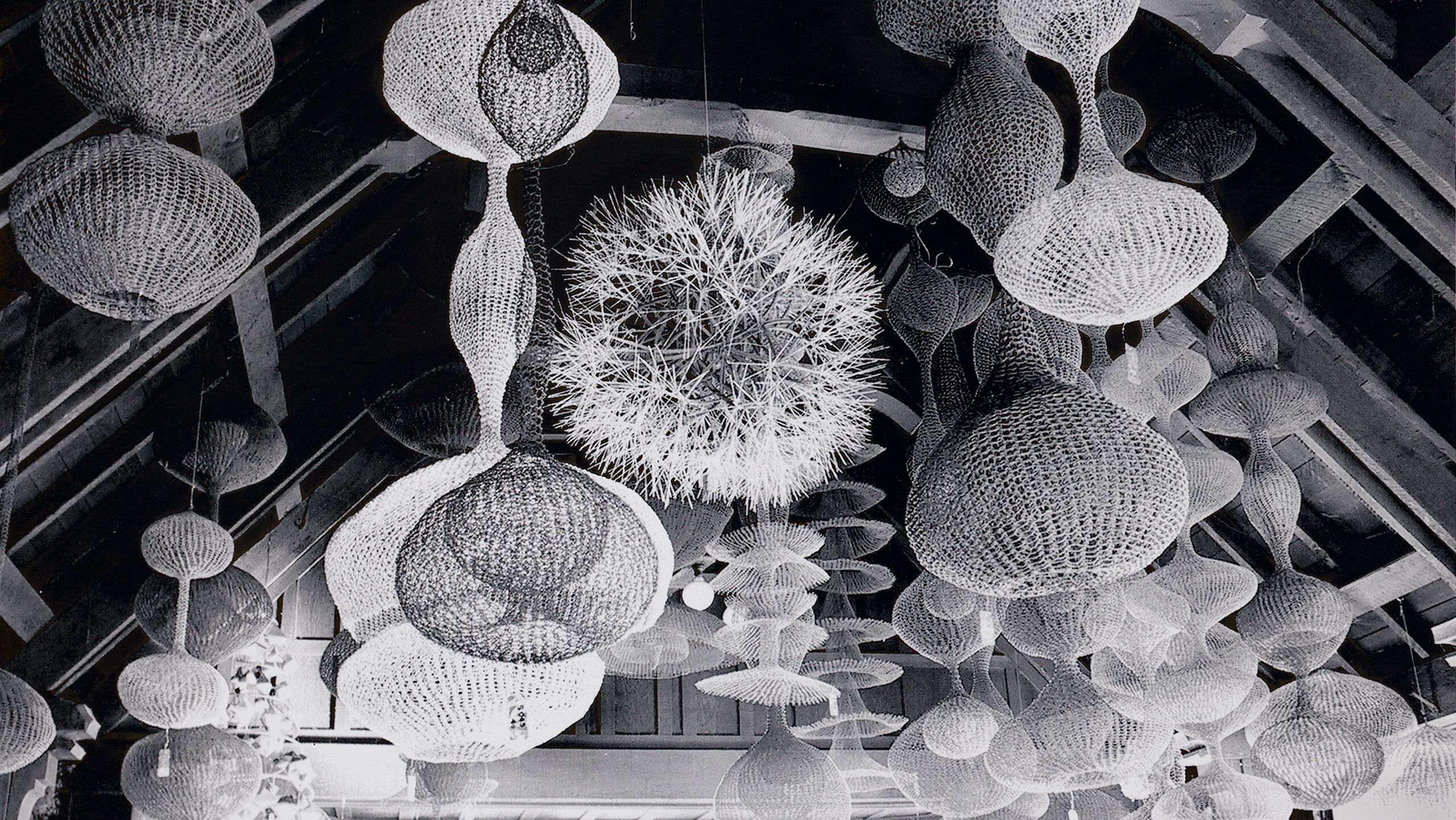 Living room of the Asawa-Lanier home, 1995. Photo © Laurence Cuneo. 