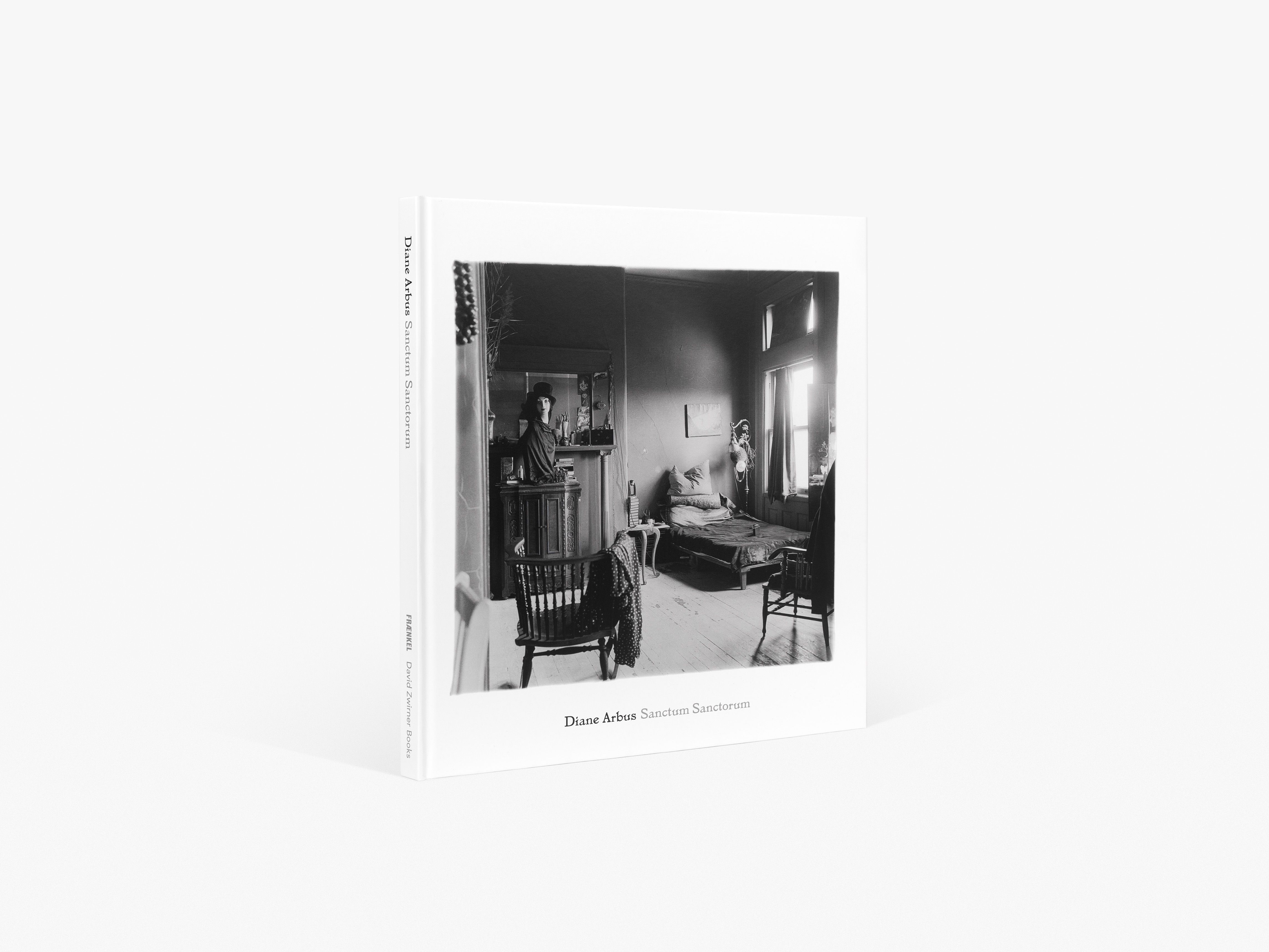 Diane Arbus Books | Books | David Zwirner
