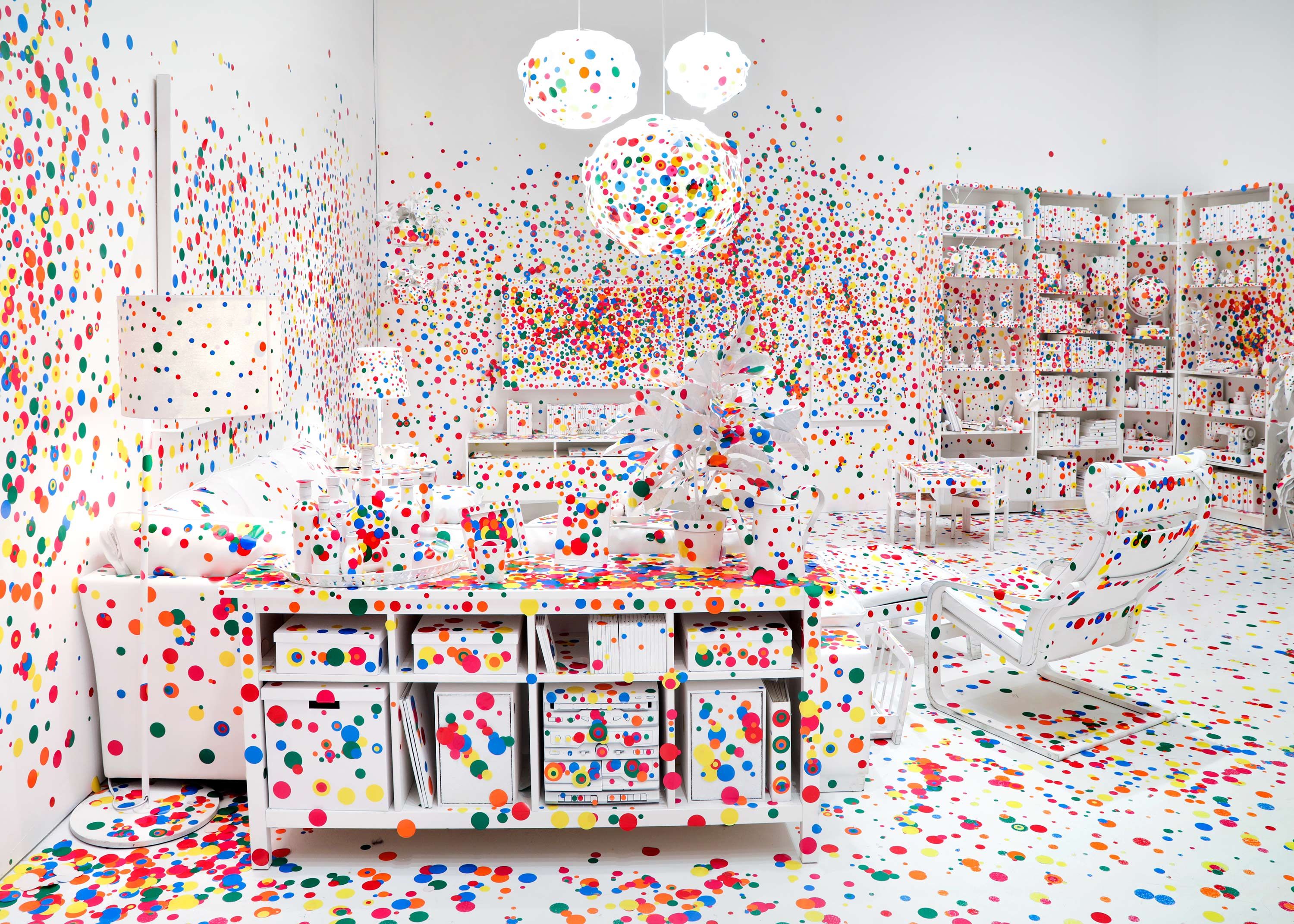 Installation view, Yayoi Kusama: Infinity Mirrors, Hirshhorn Museum and Sculpture Garden, Smithsonian Institution, Washington, DC, 2017. Photo by Cathy Carver. © YAYOI KUSAMA