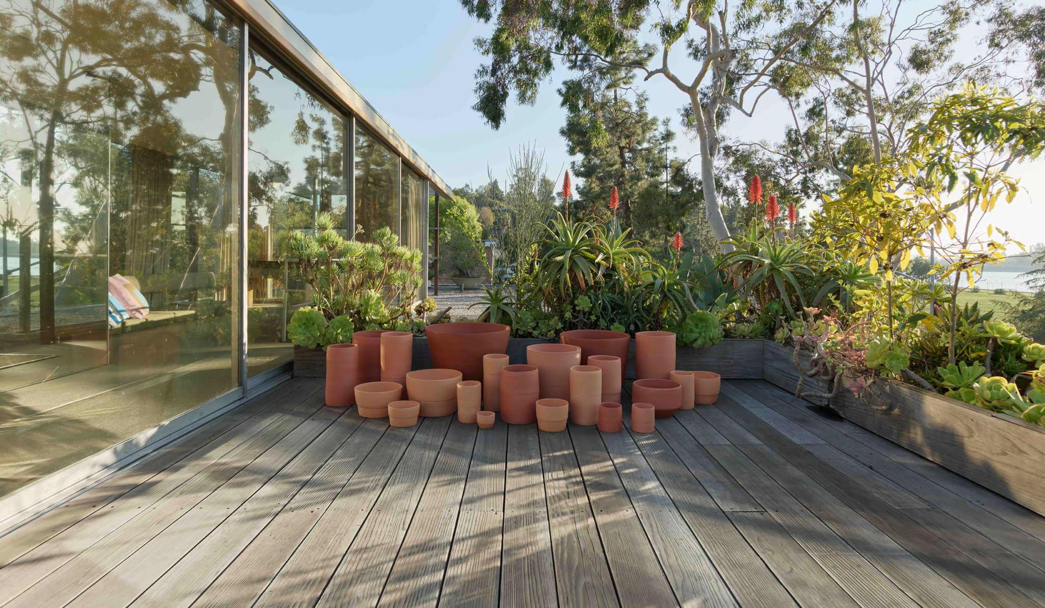 A photo by Marten Elder installation view of Shio Kusaka in Neutra VDL Studio and Residences in Los Angeles, dated 2020. 