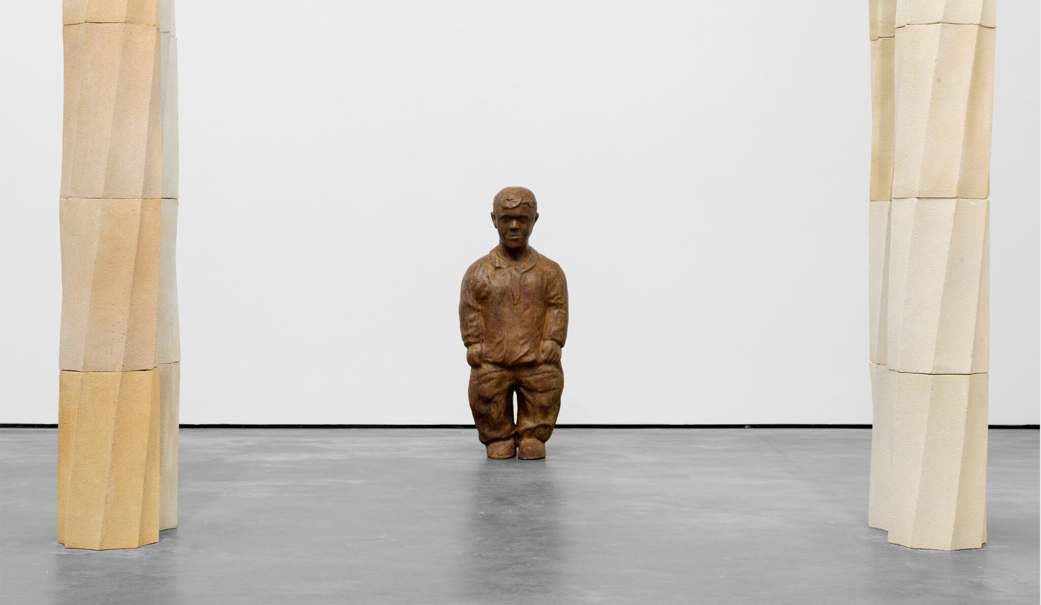 Installation view, Juan Muñoz: Seven Rooms, David Zwirner, New York, dated 2022