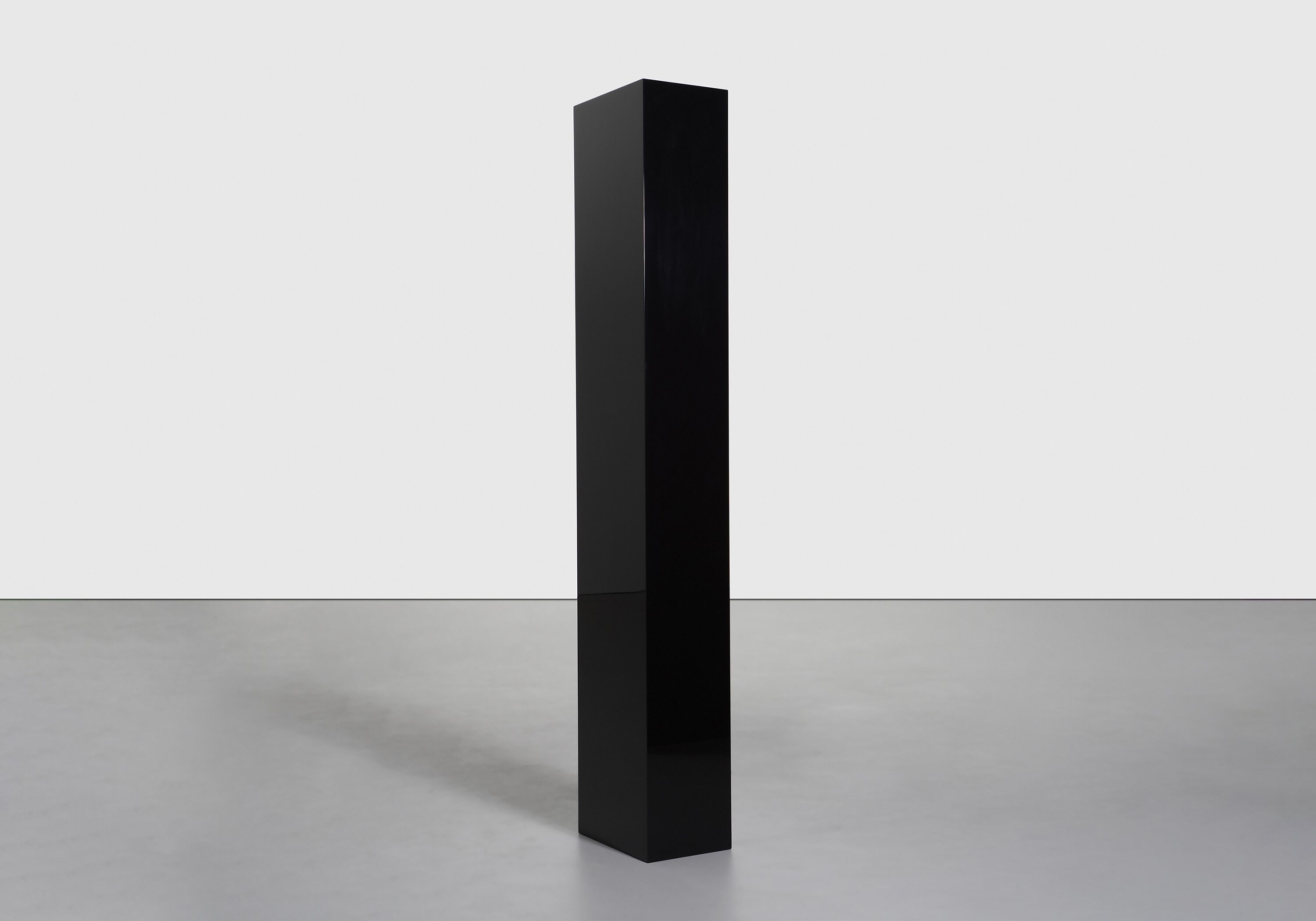 A sculpture by John McCracken, titled Hotshot, dated 2006.