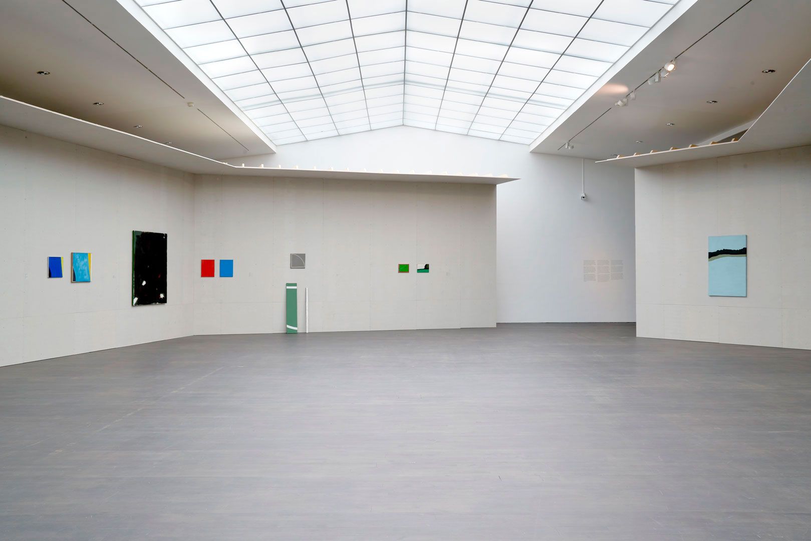 An installation view featuring works by Raoul De Keyser, dated 2018