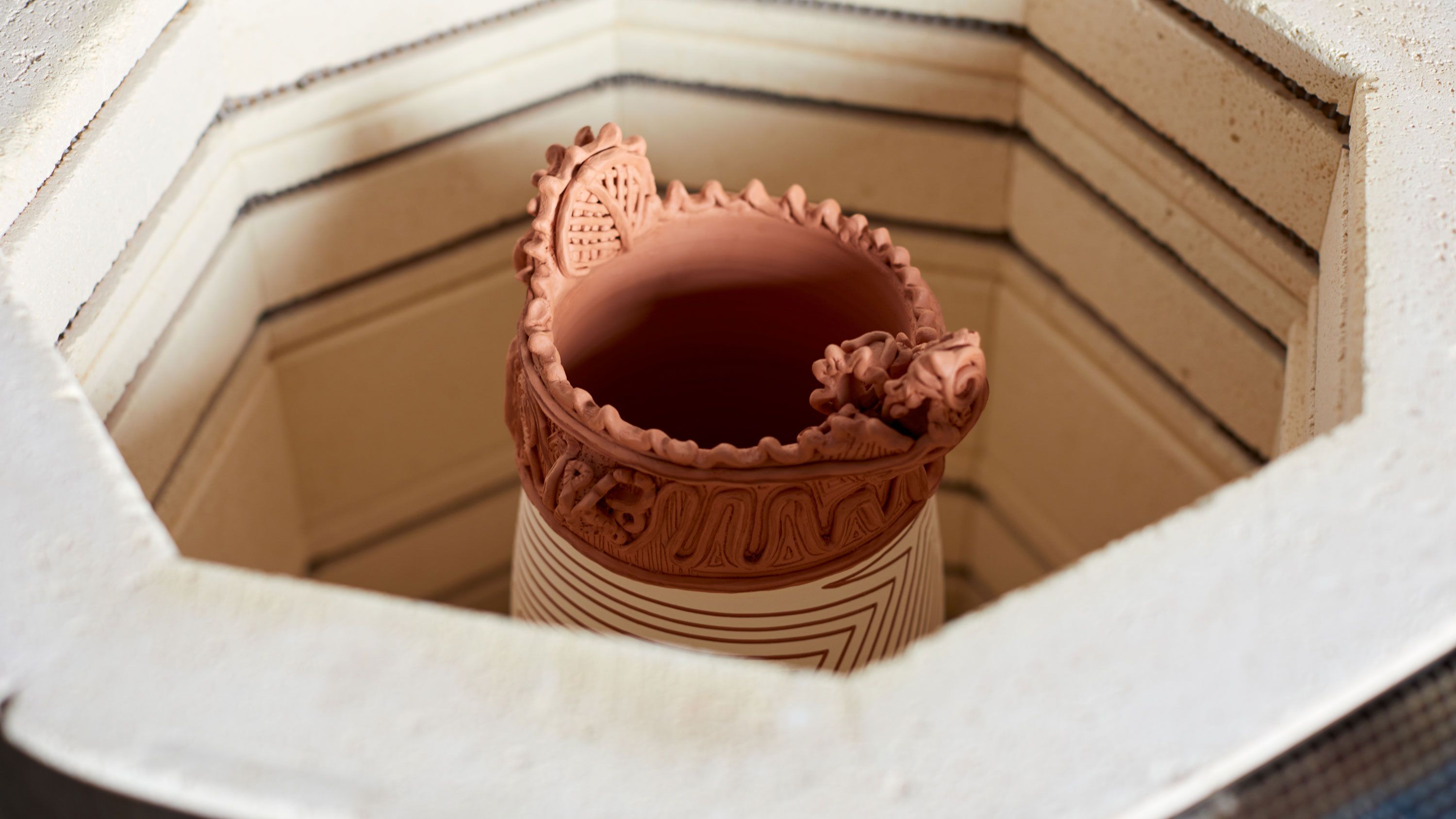 Kusaka’s new ceramic work, (line 150), dated 2022. Photo by Ye Rin Mock