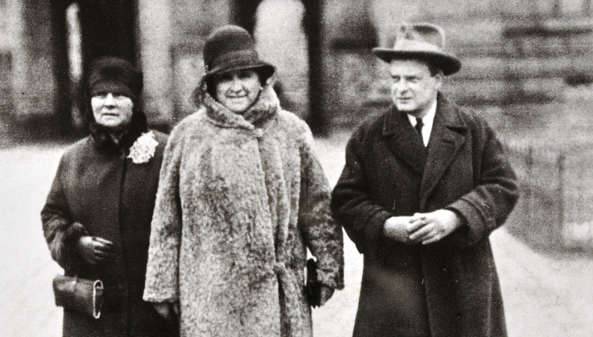 Lily and Paul Klee with Ida Bienert, German collector and patron, in Dresden, 1930. copyright Zentrum Paul Klee, Bern, Schenkung Familie Klee