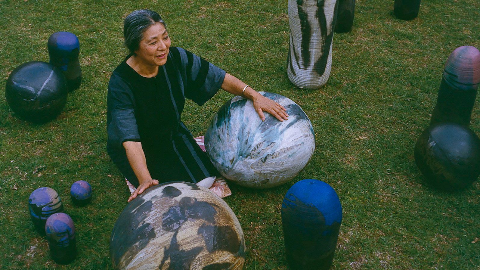 Toshiko Takaezu with works in Hawai‘i, dated 1987