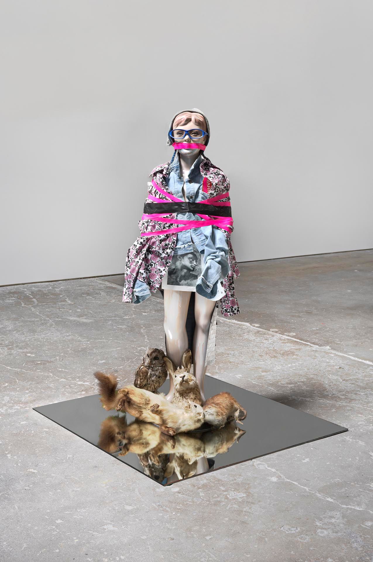 A piece by Isa Genzken, titled Schauspieler II, 13, dated 2014.