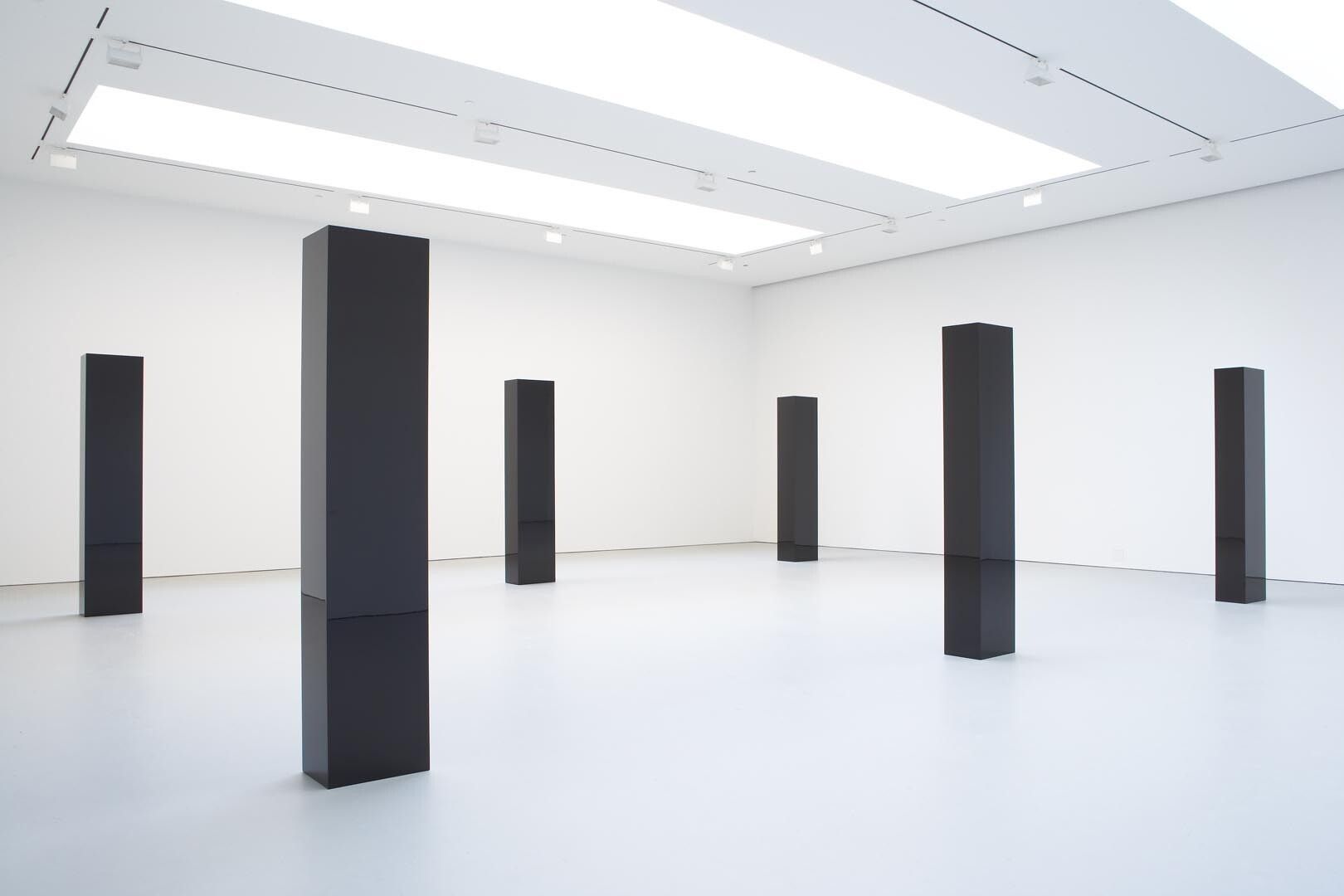 Installation view of the exhibition John McCracken, at David Zwirner in New York, dated 2006.