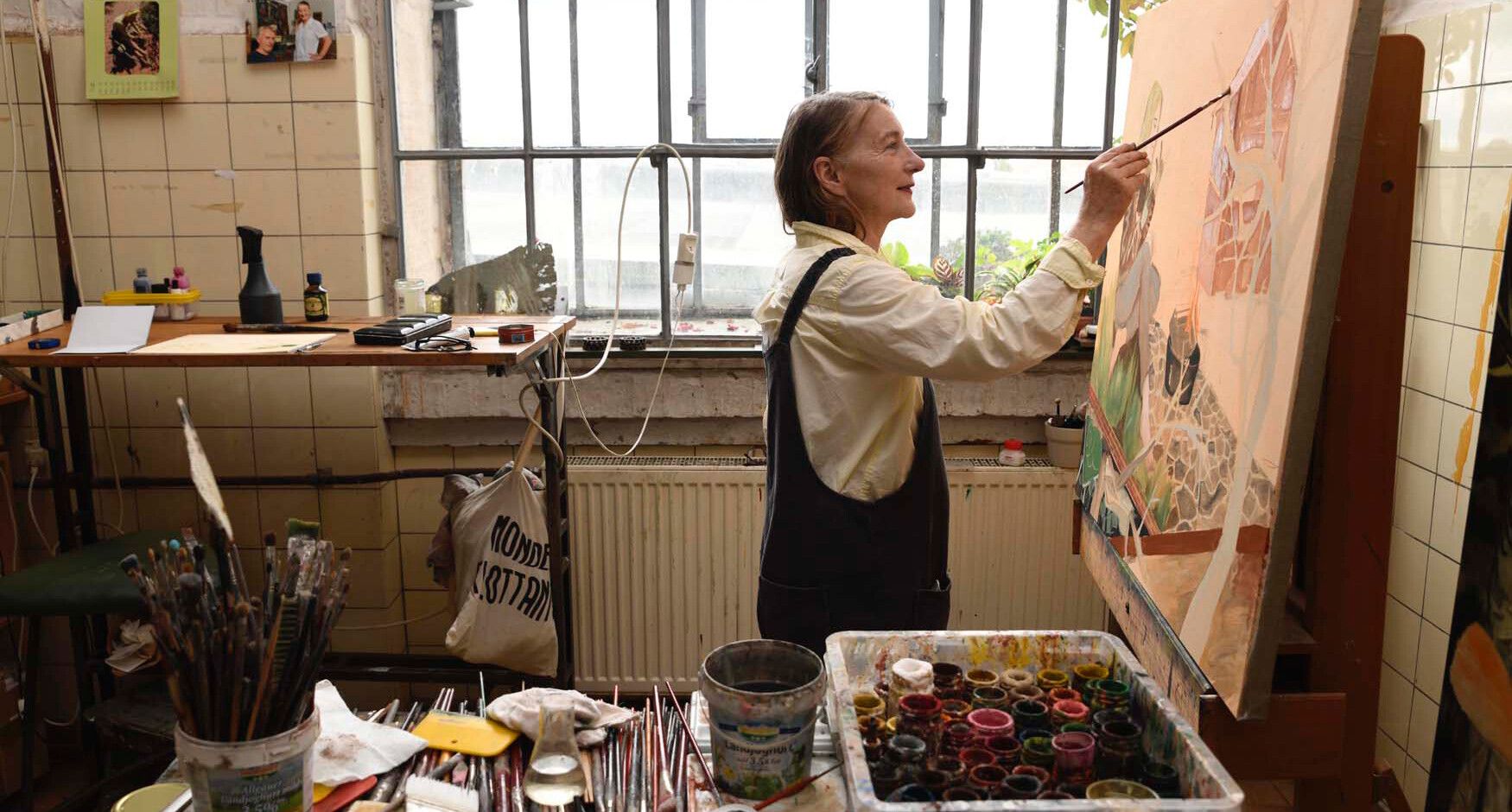 Rosa Loy painting in her Leipzig studio in 2020.