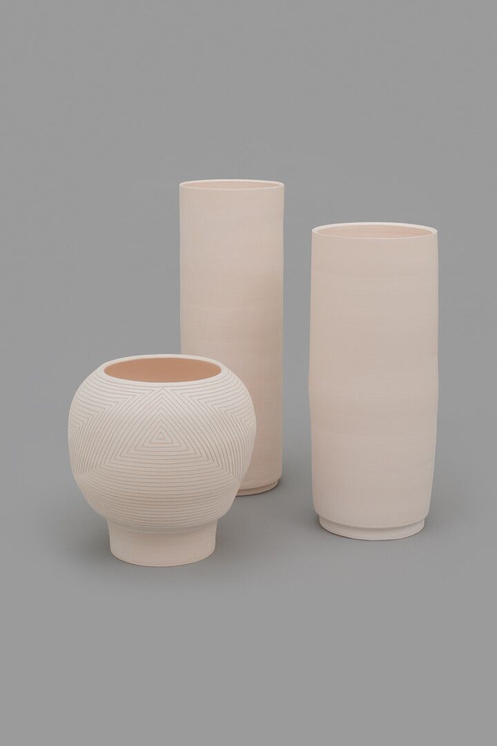A sculpture by Shio Kusaka, titled (bisque 1), dated 2020.