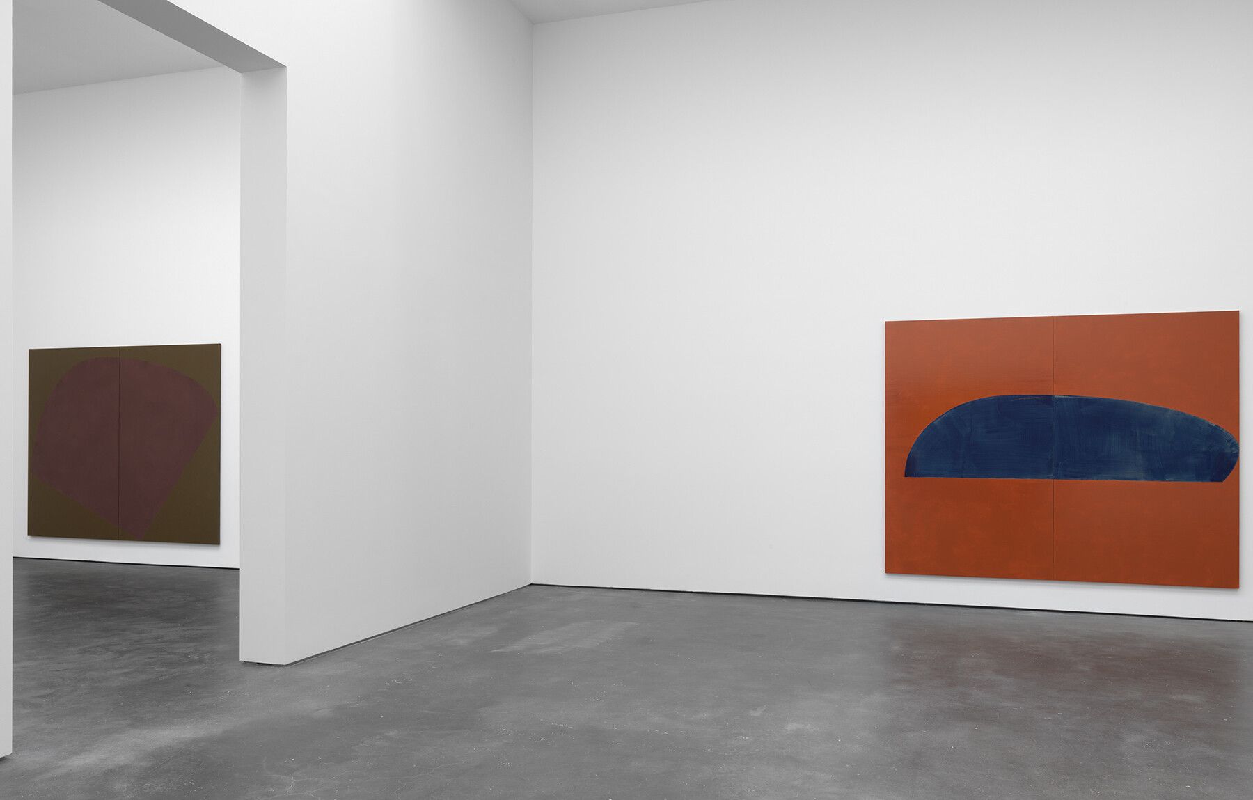 An installation view of an exhibition titled Suzan Frecon: oil paintings, at David Zwirner, New York, in 2020.