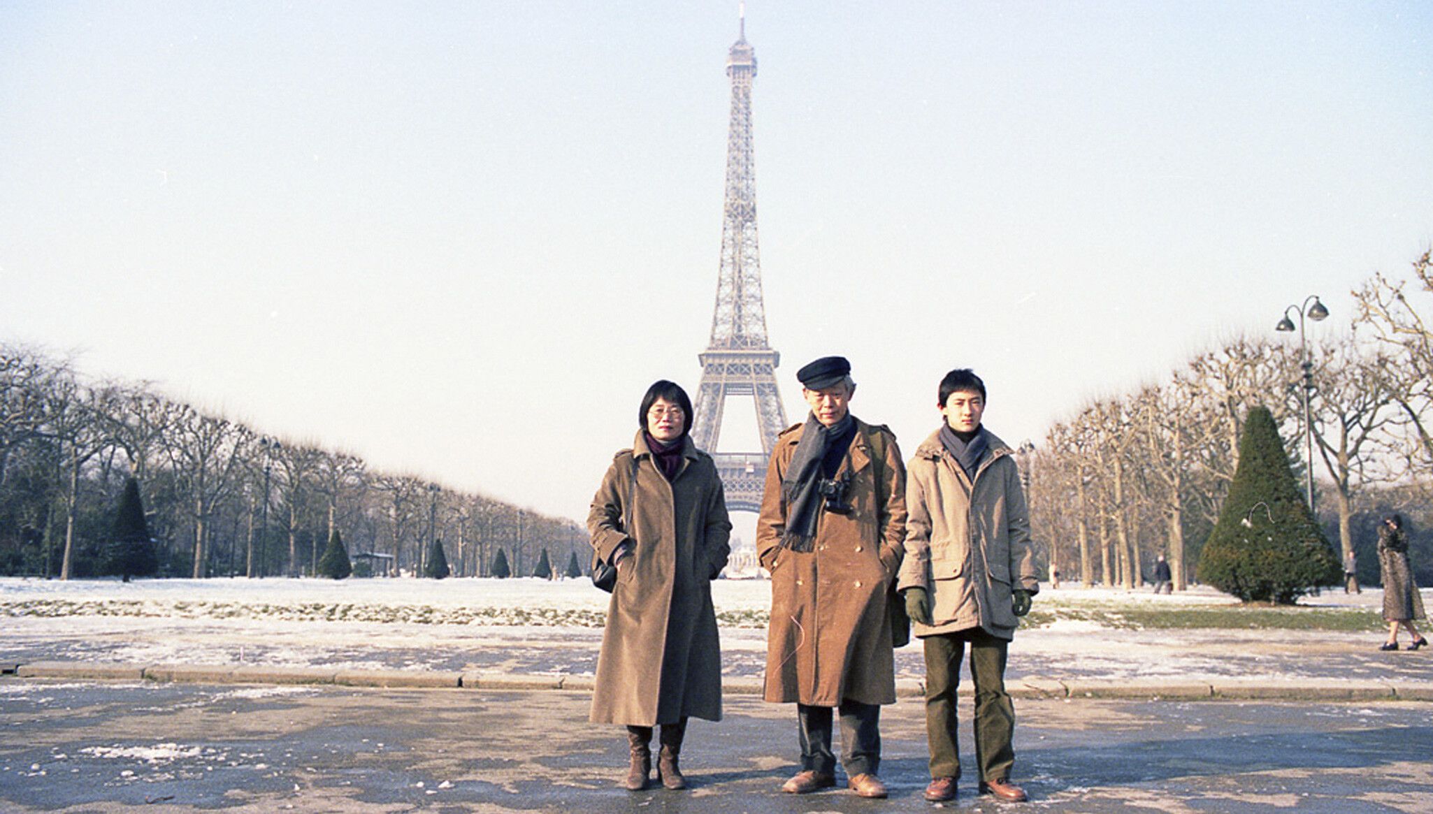 A photo of Yun Hyong-keun and his wife, Kim Young-suk, and son, Yun Seong-ryeol, in Paris, circa 1981