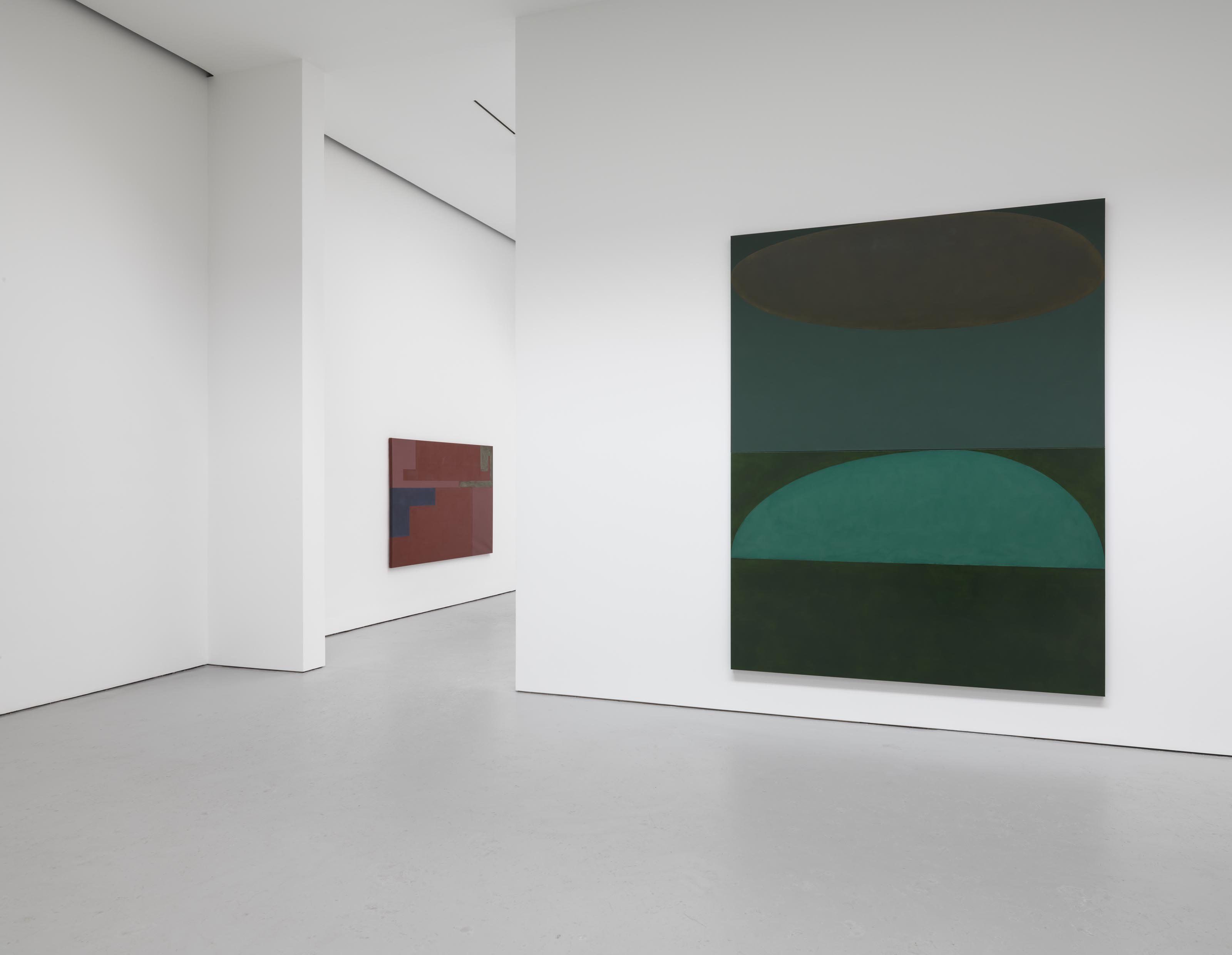 Installation view of the exhibition Suzan Frecon: oil paintings and sun, at David Zwirner in New York, dated 2015.