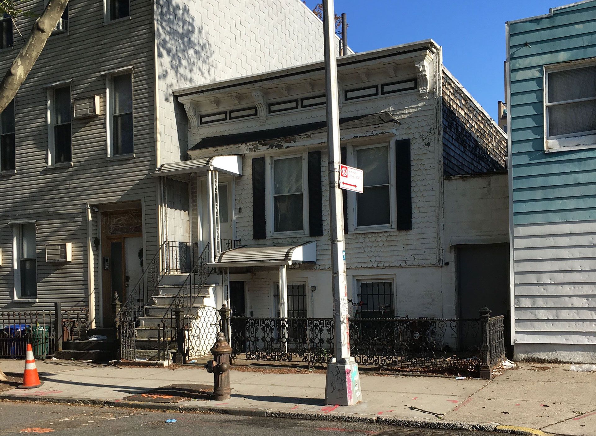 A view of the houses on a street in Brooklyn during COVID lockdown.