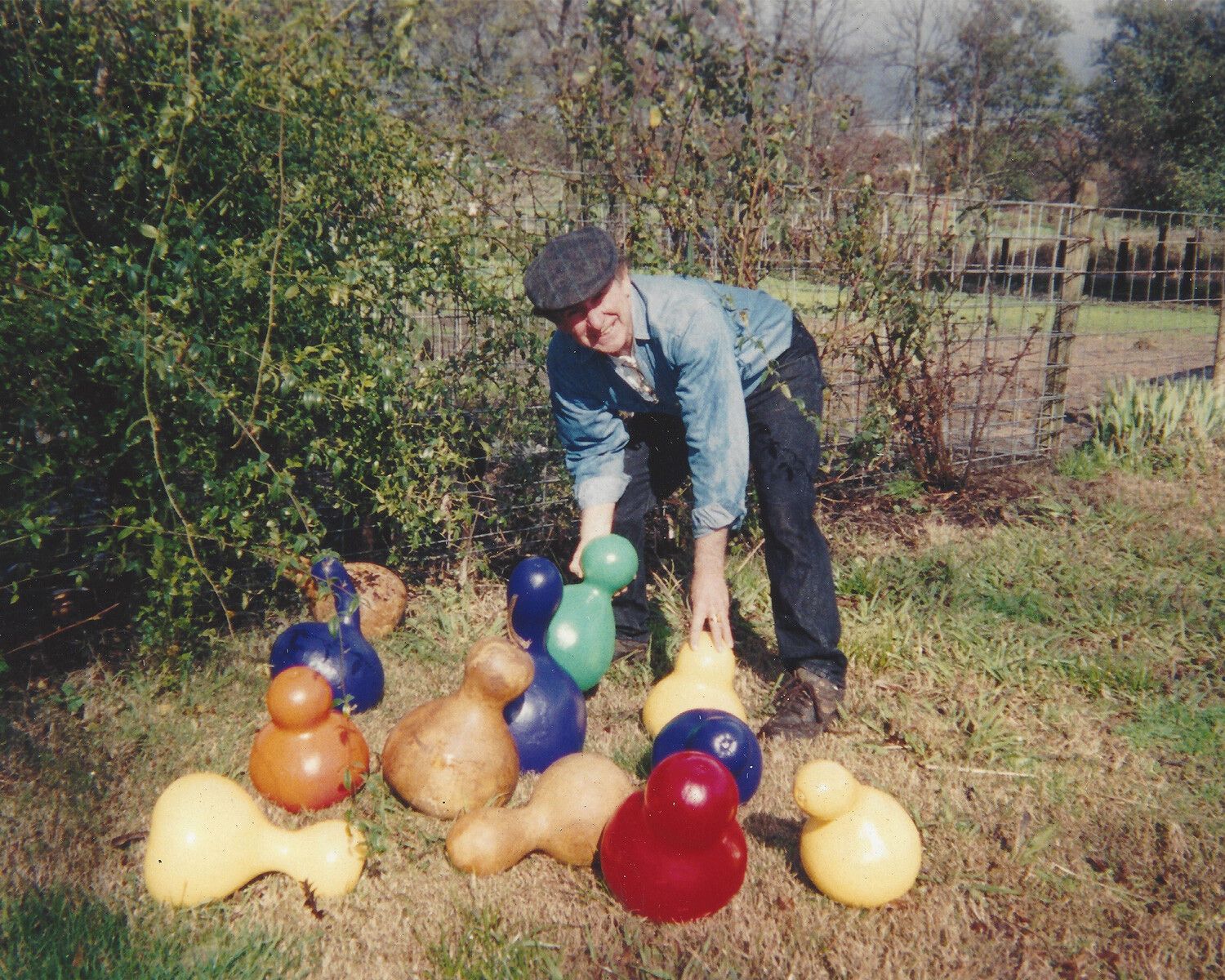 One of eleven snapshots included in Bottle Pumpkin from Perfect World, dated 2000.