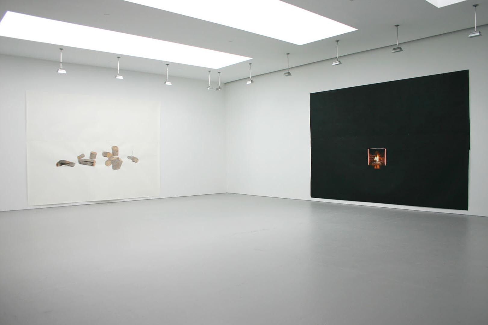 Installation view of the exhibition Toba Khedoori, at David Zwirner in New York, dated 2007. 