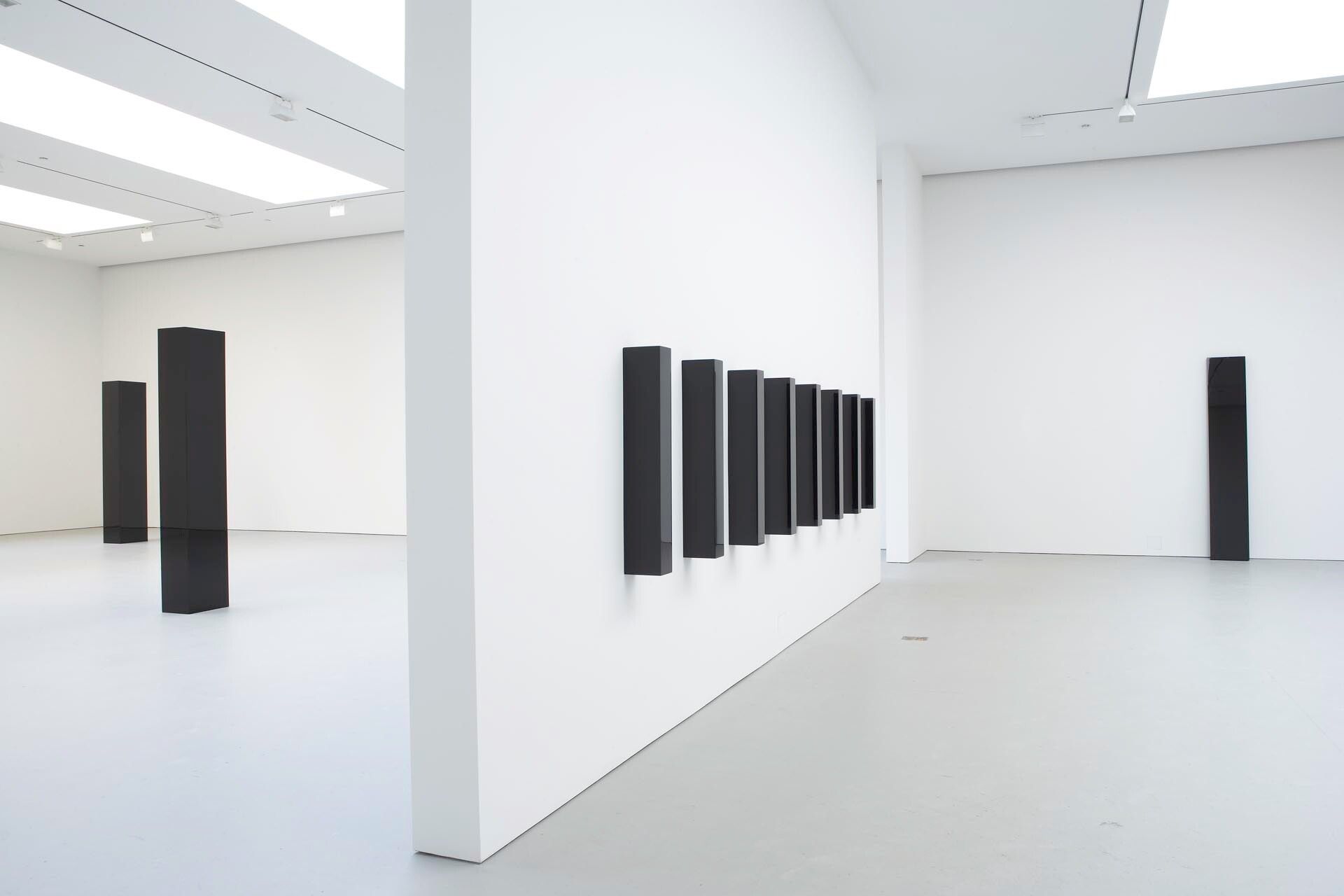 Installation view of the exhibition John McCracken, at David Zwirner in New York, dated 2006.