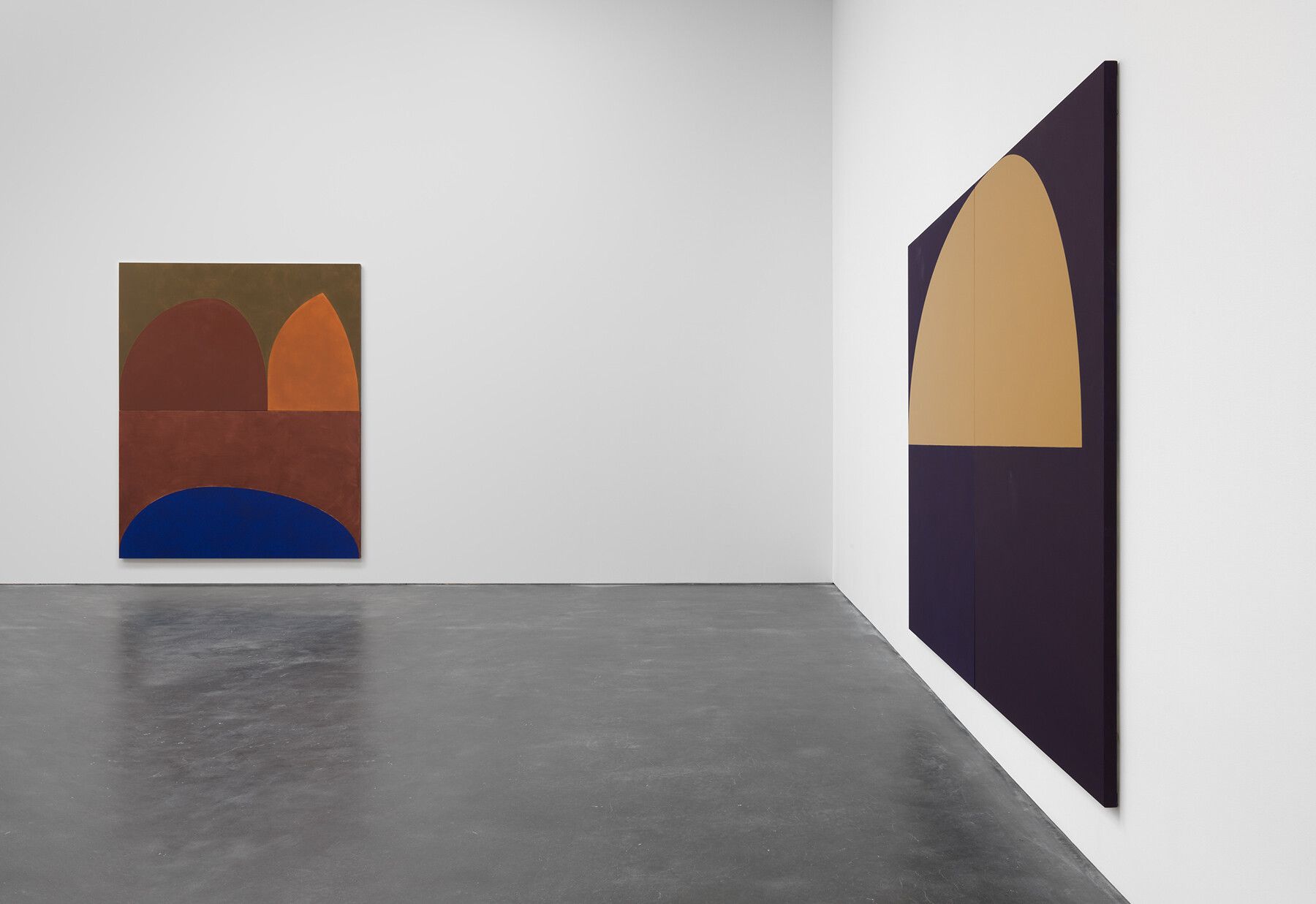 An installation view of an exhibition titled Suzan Frecon: oil paintings, at David Zwirner, New York, in 2020.