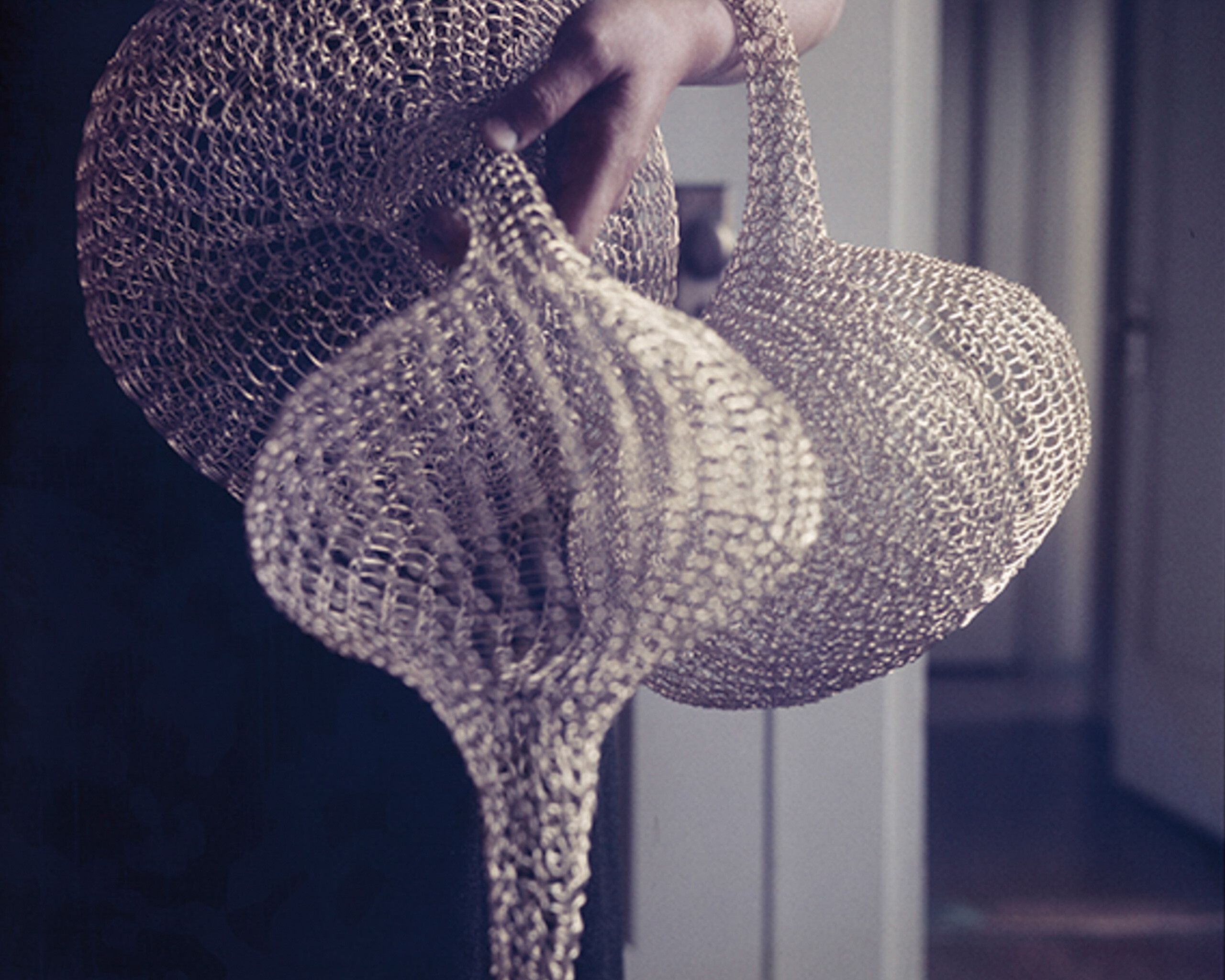 Ruth Asawa’s hand and looped-wire sculpture, dated 1952. Photo by Imogen Cunningham. © Imogen Cunningham Trust