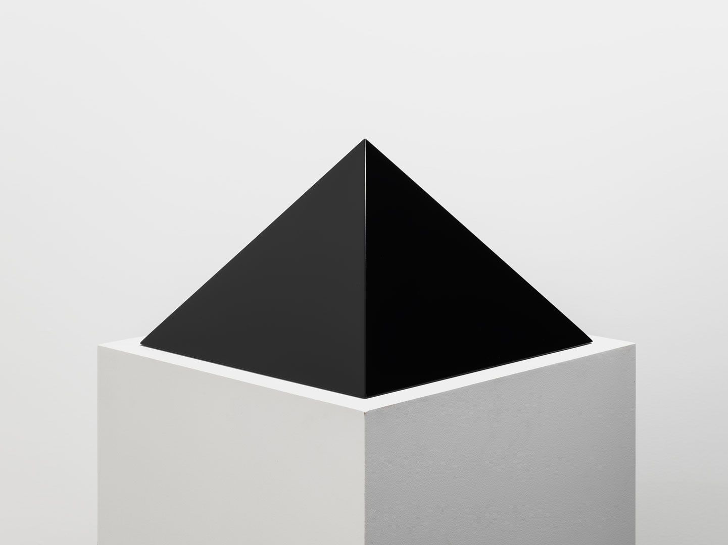 An untitled sculpture by John McCracken, dated 1974.