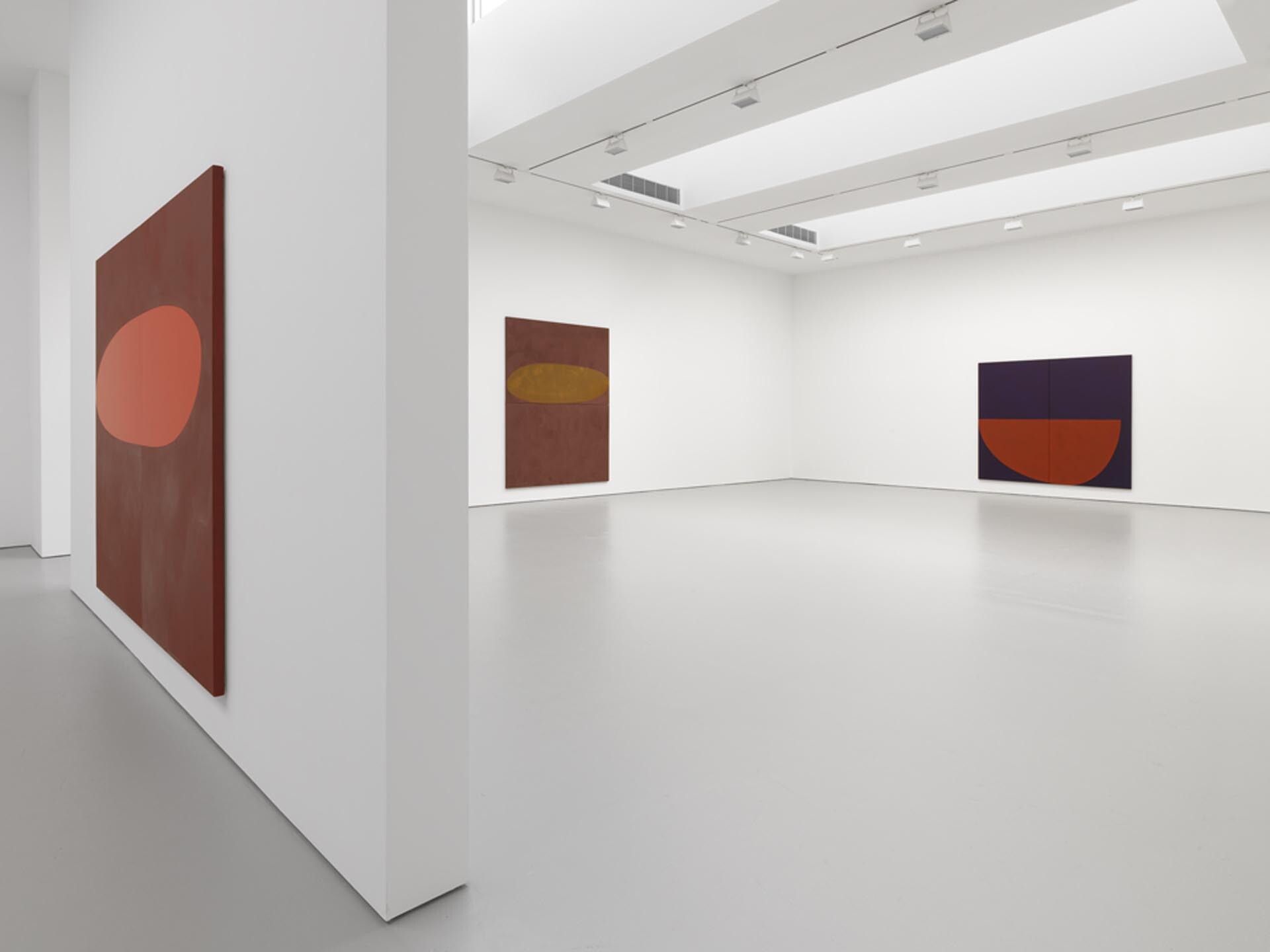 Installation view of the exhibition, recent oil paintings by Suzan Frecon at David Zwirner in New York, dated 2017.