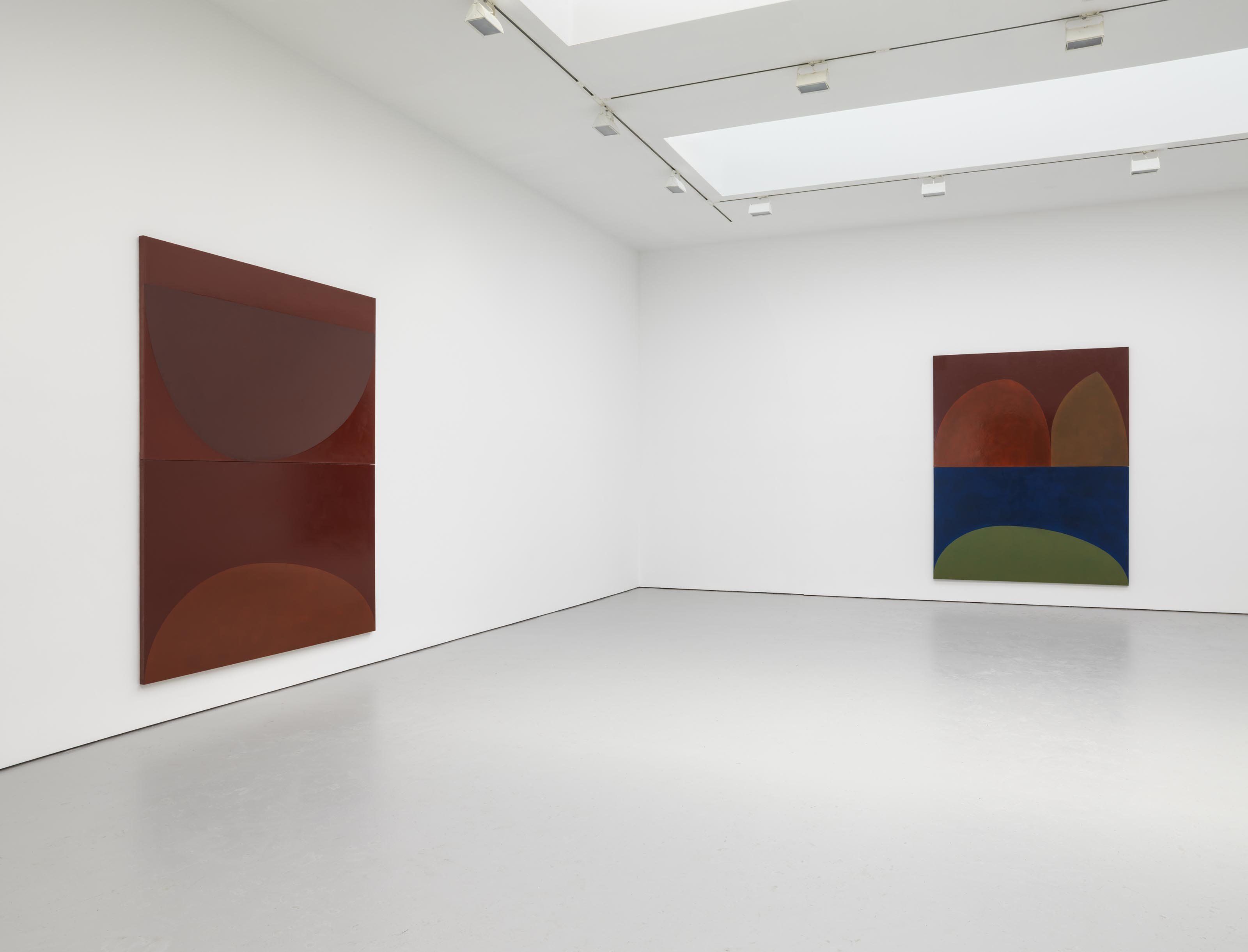 Installation view of the exhibition Suzan Frecon: oil paintings and sun, at David Zwirner in New York, dated 2015.