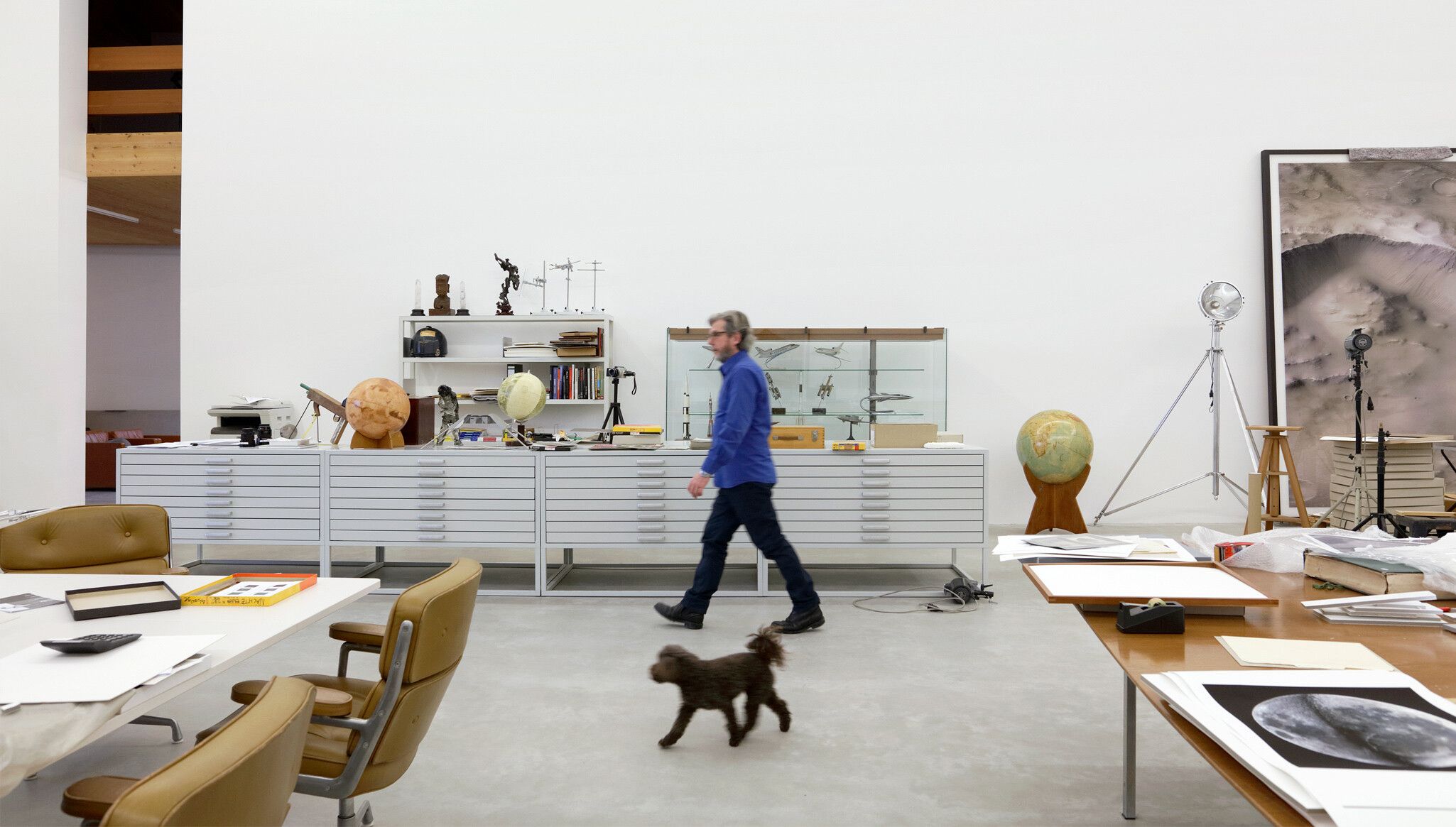 A Photo by Juergen Staack of Thomas Ruff in his studio, dated 2021