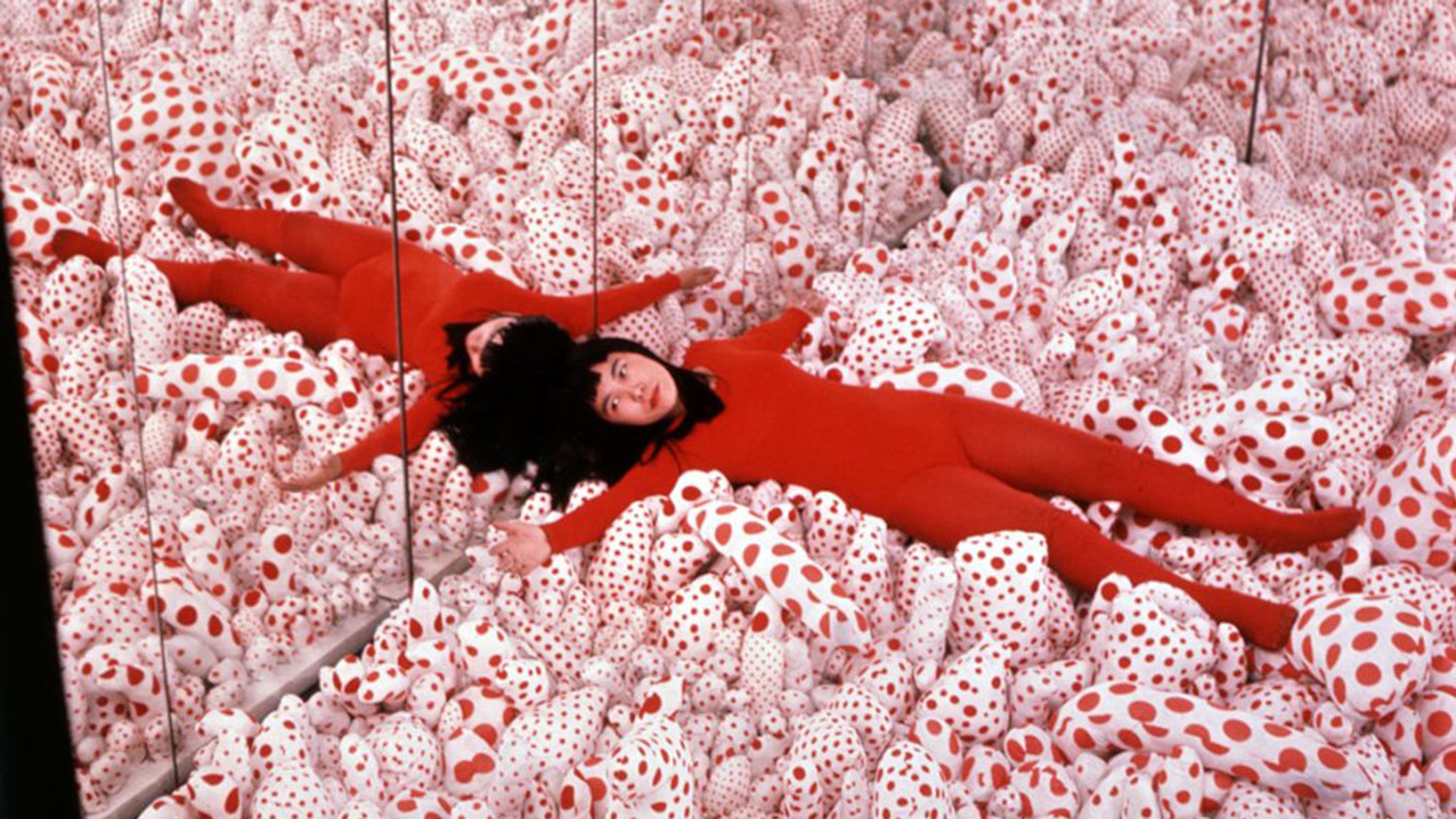 Installation view of the exhibition Infinity Mirror Room—Phalli's Field, dated 1965