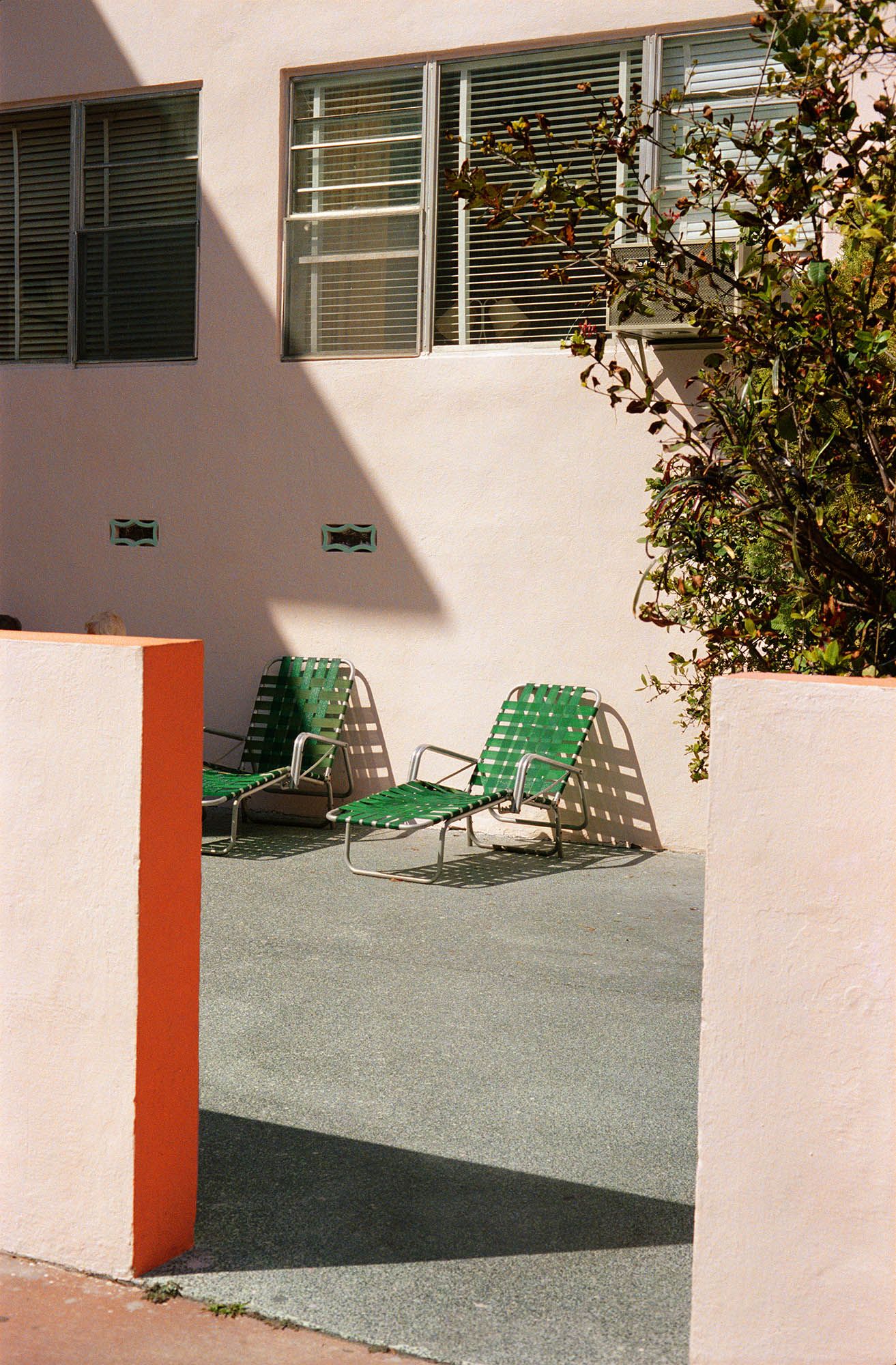 An untitled photography by William Eggleston, circa 1983 to 1986.