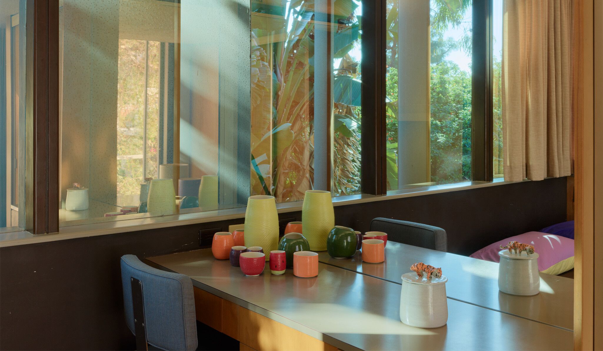 Photo by Marten Elder of an installation view of Shio Kusaka, Neutra VDL Studio and Residences in Los Angeles dated 2020. 