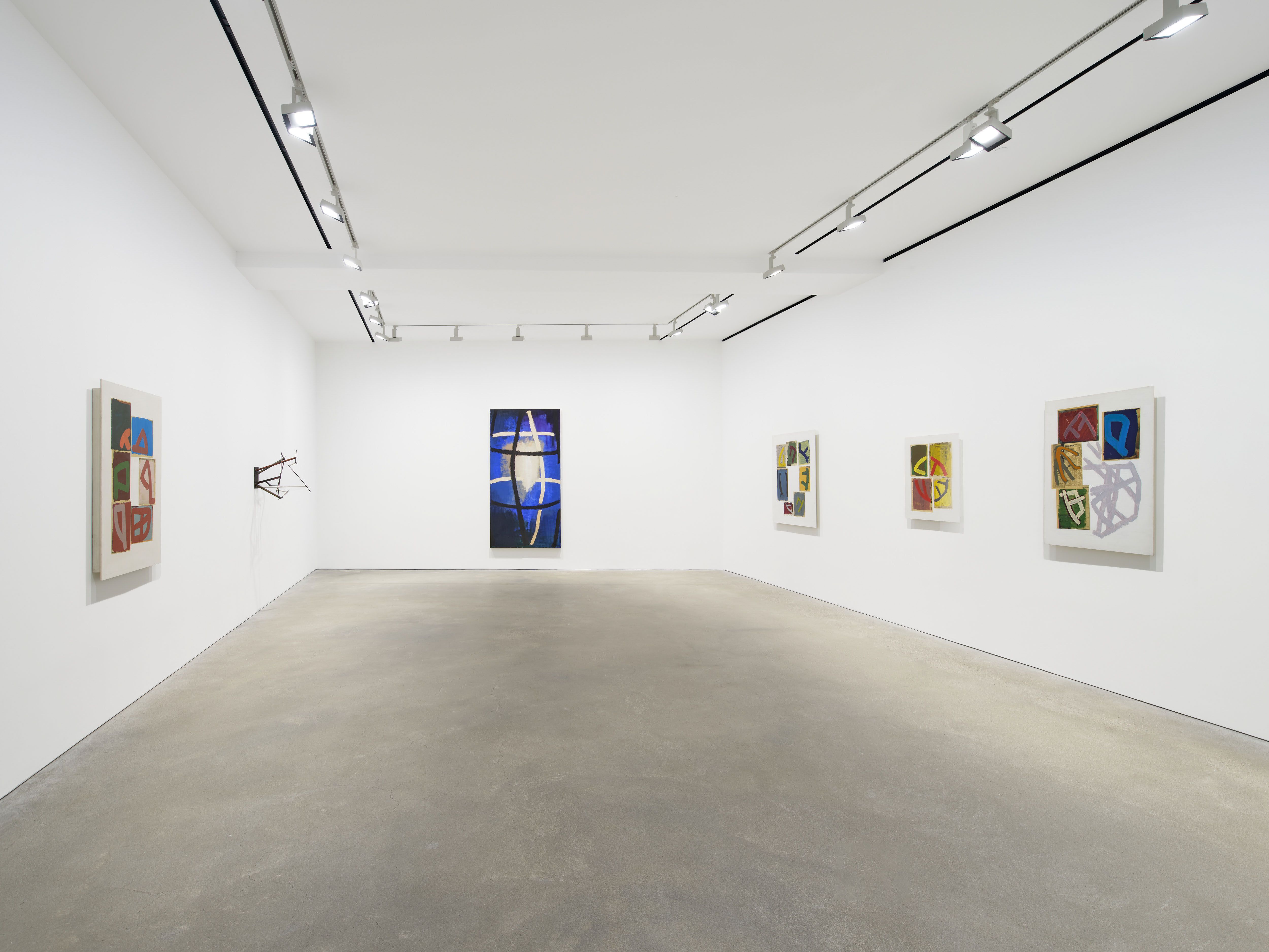 An installation view of the exhibition, Al Taylor: Playing with Color, at David Zwirner in Hong Kong, dated 2022.