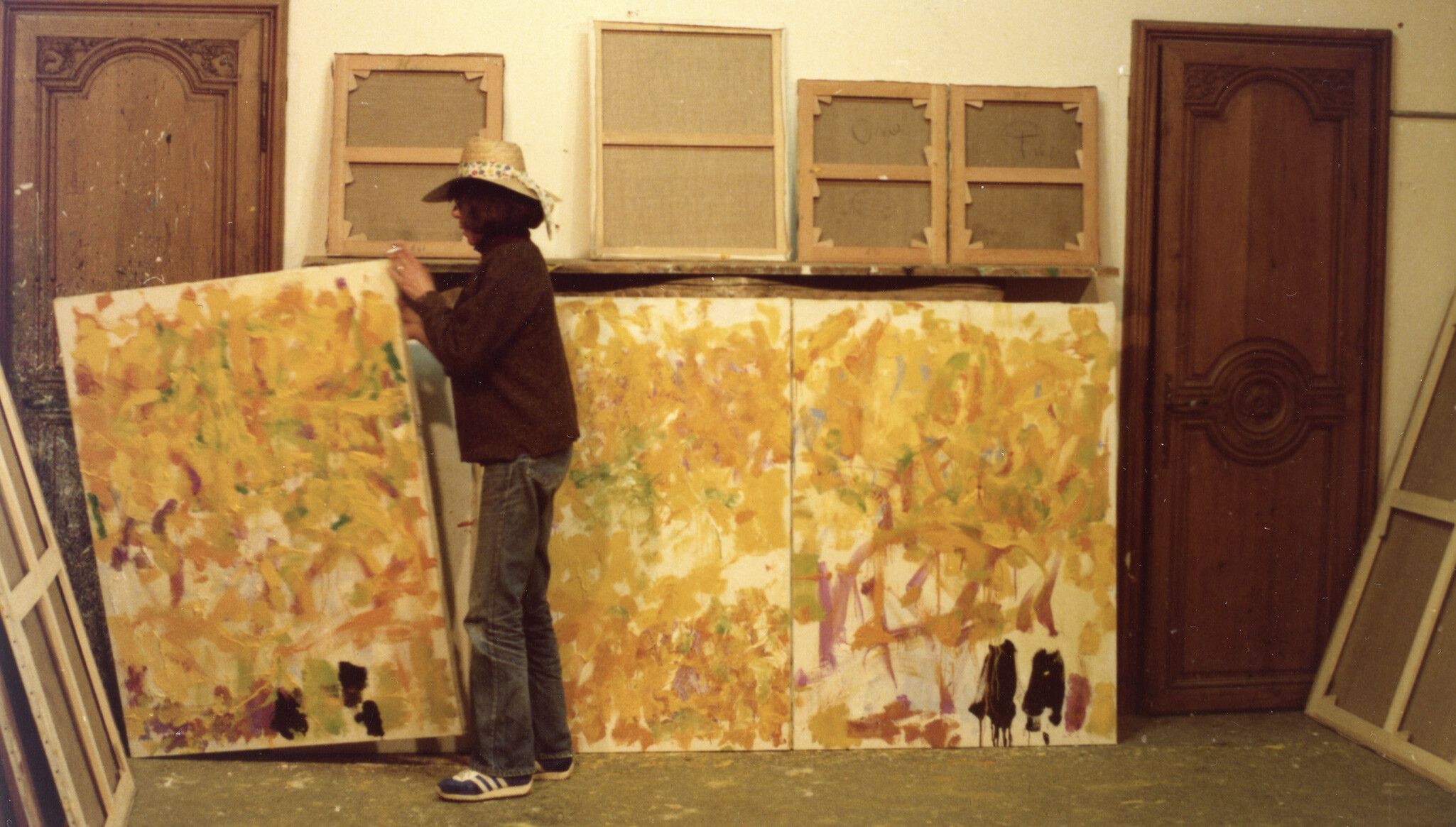 A photo of Joan Mitchell in her Vétheuil studio, dated 1979.