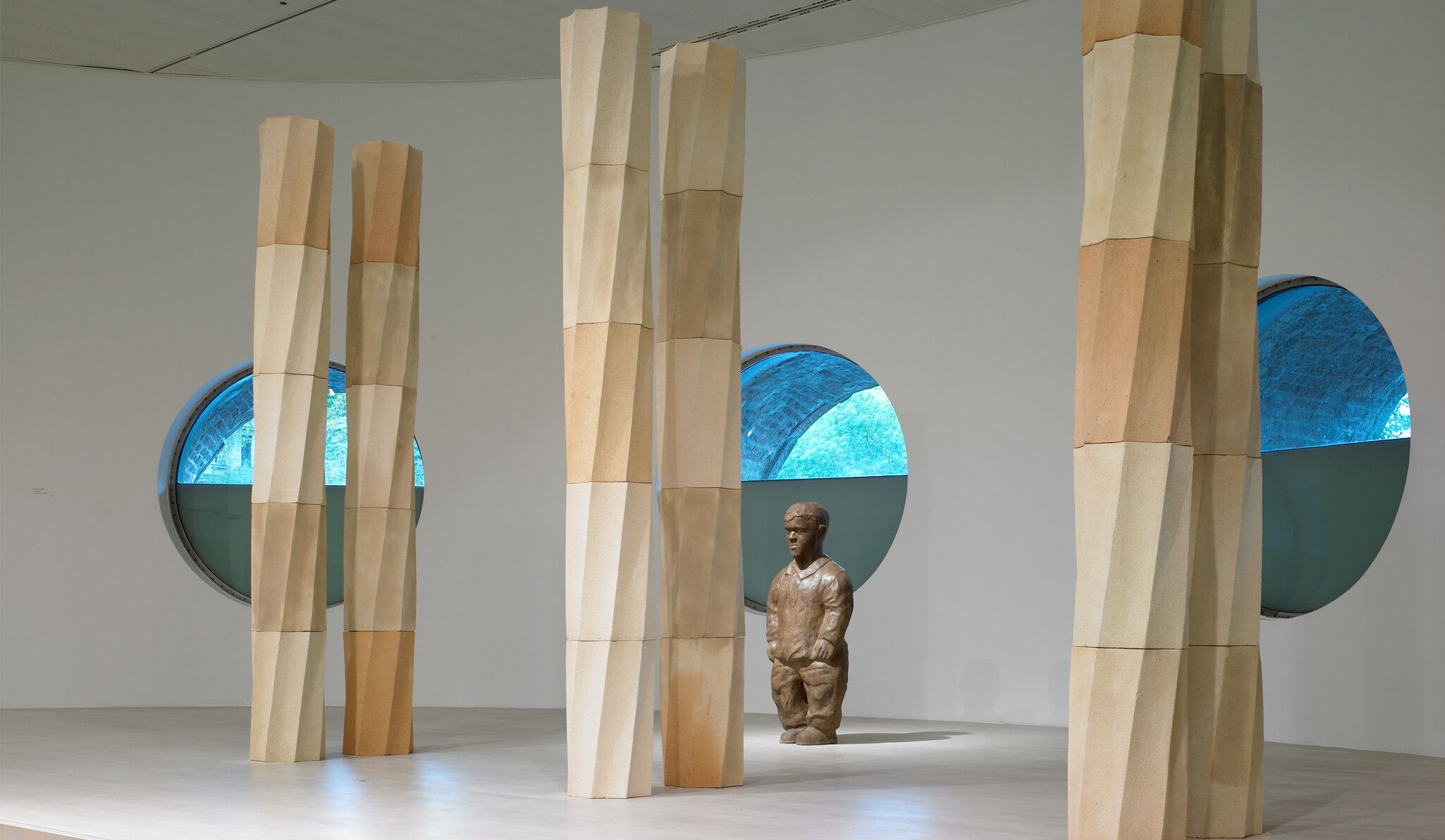 Installation view, Juan Muñoz: Rooms of My Mind, K21 Kunstsammlung Nordrhein-Westfalen, Düsseldorf, dated 2006