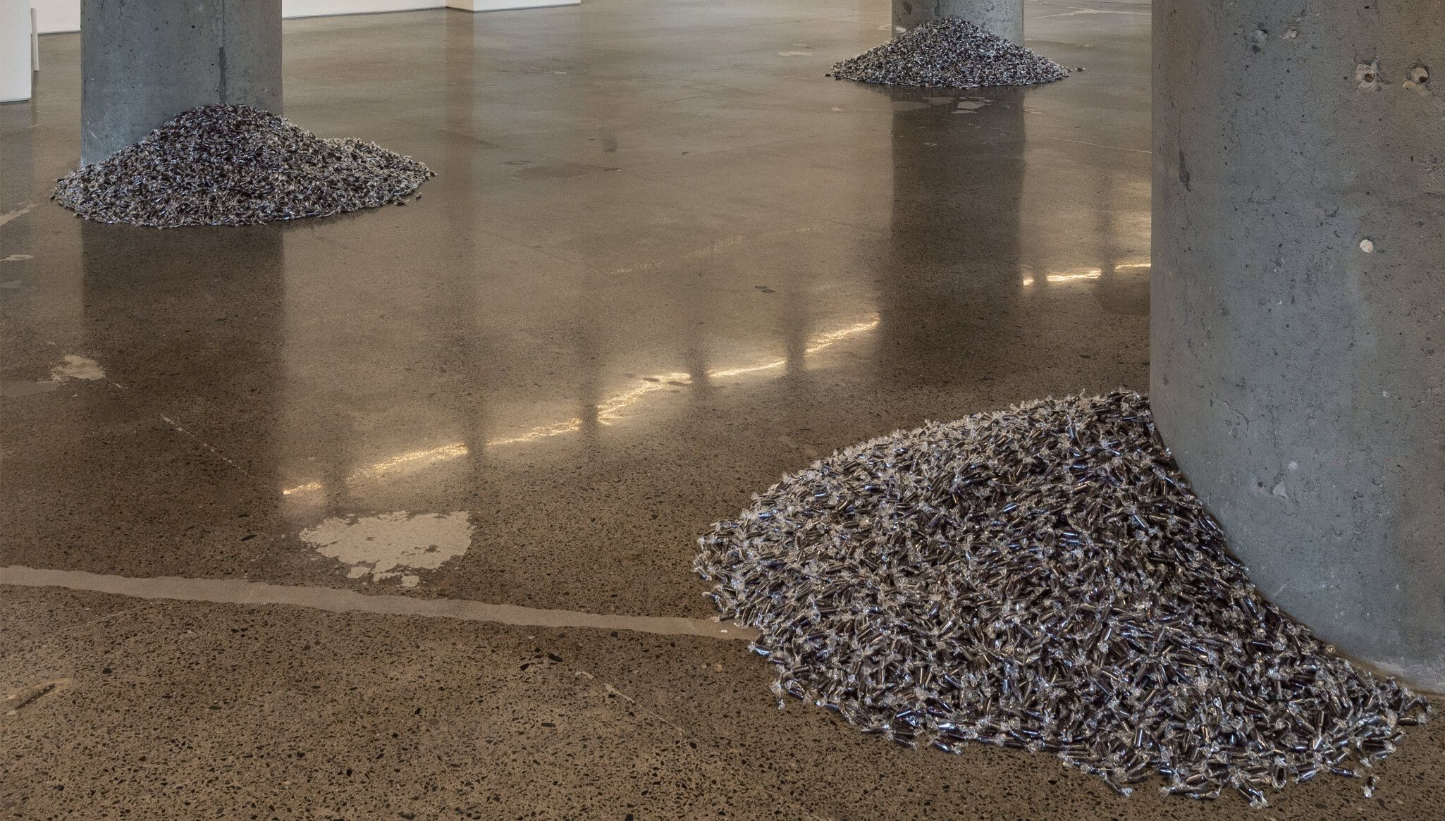 An installation view of an untitled work by Felix Gonzalez-Torres